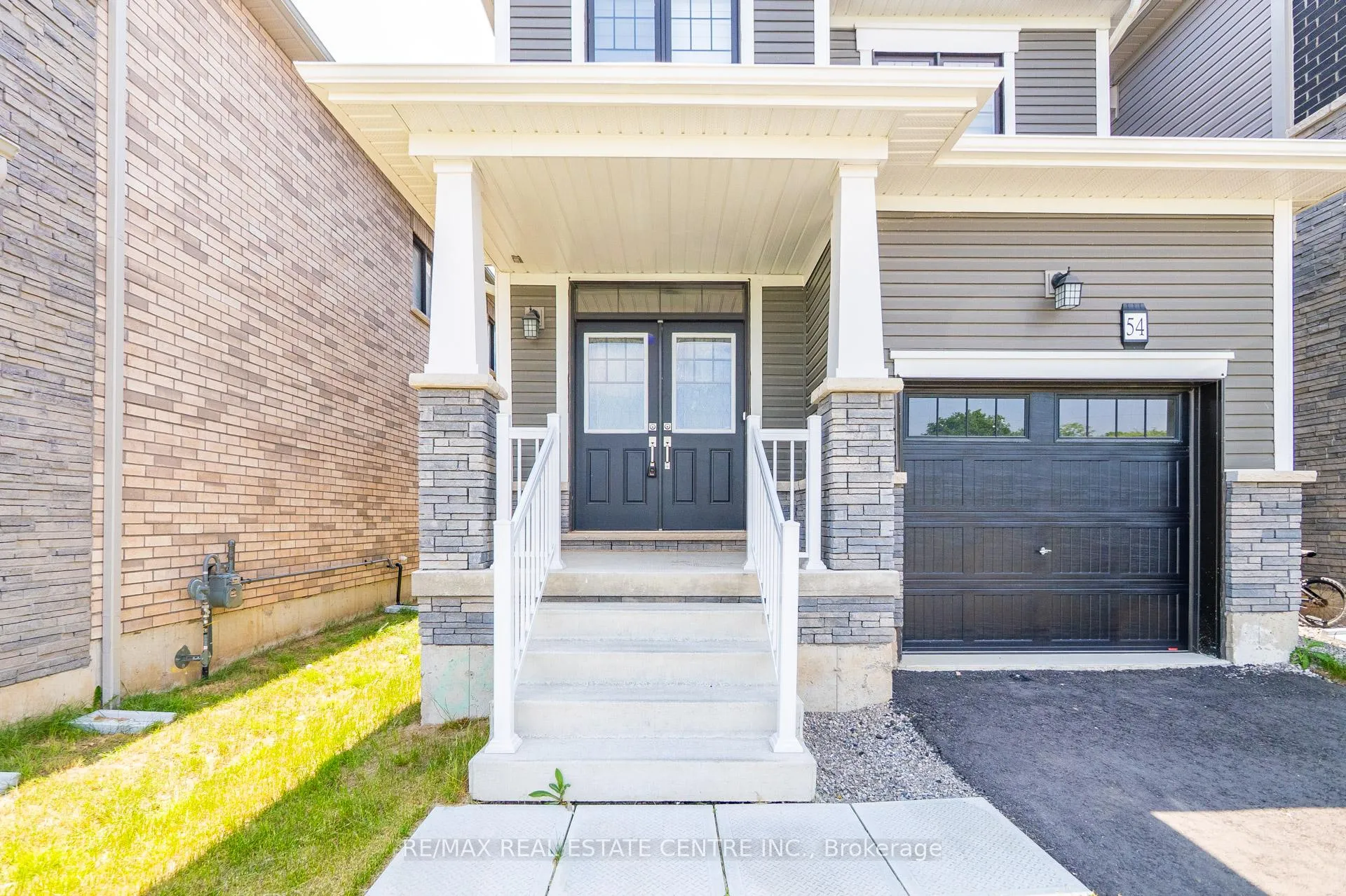 Photo 3 of 54 Lilac Circle, Haldimand — HOMEH