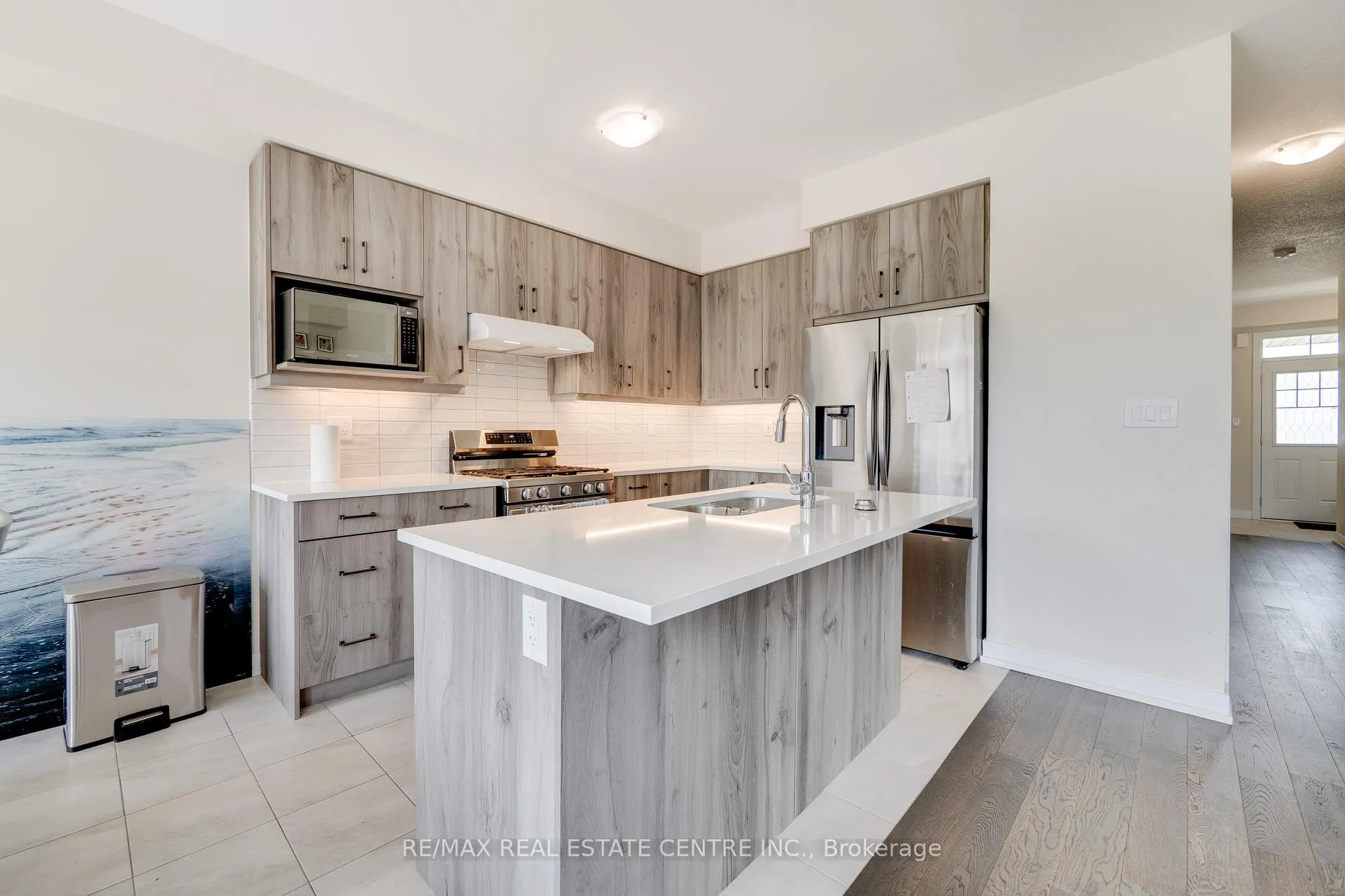 Photo 10 of 54 Lilac Circle, Haldimand — HOMEH