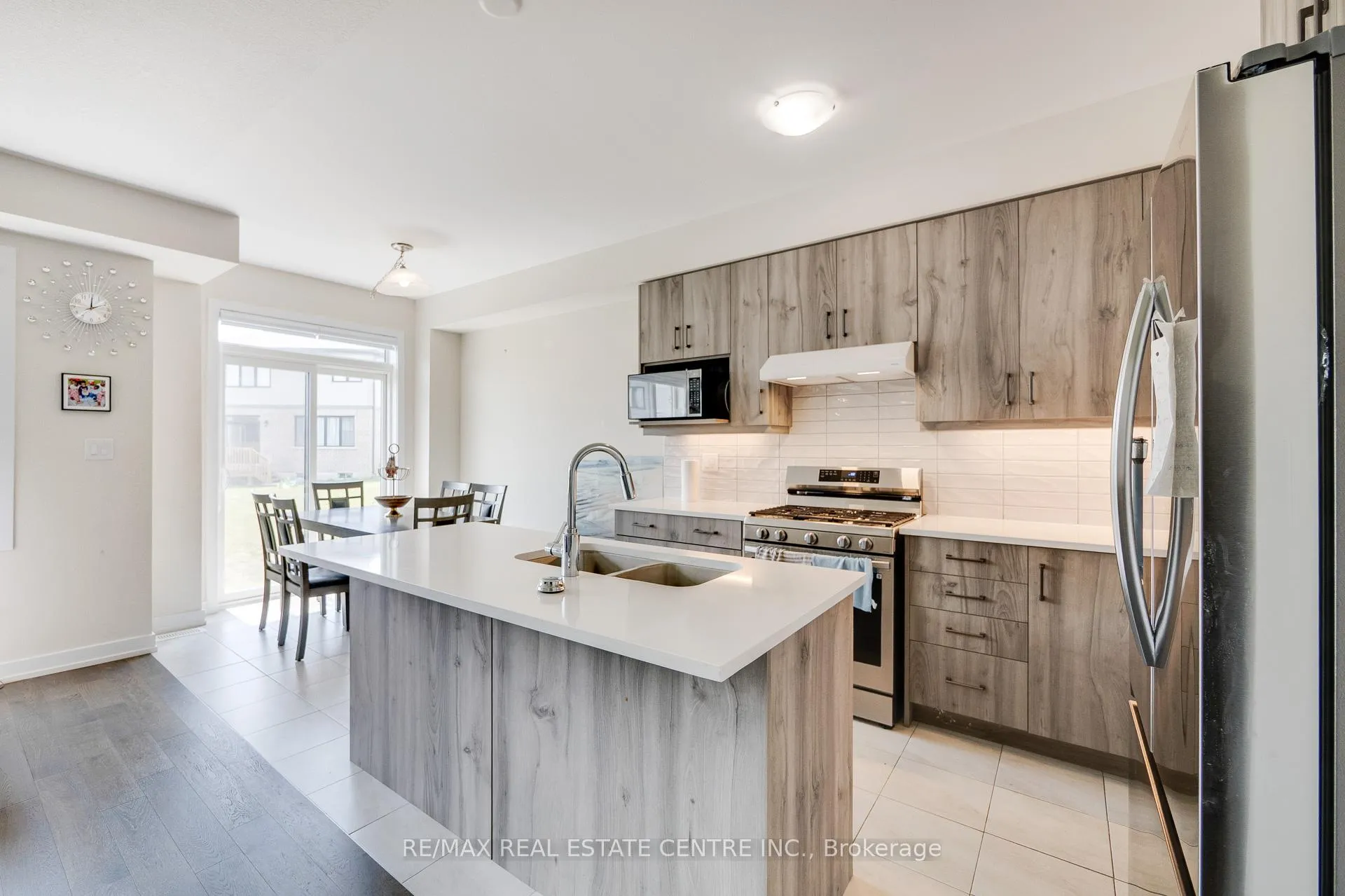 Photo 12 of 54 Lilac Circle, Haldimand — HOMEH