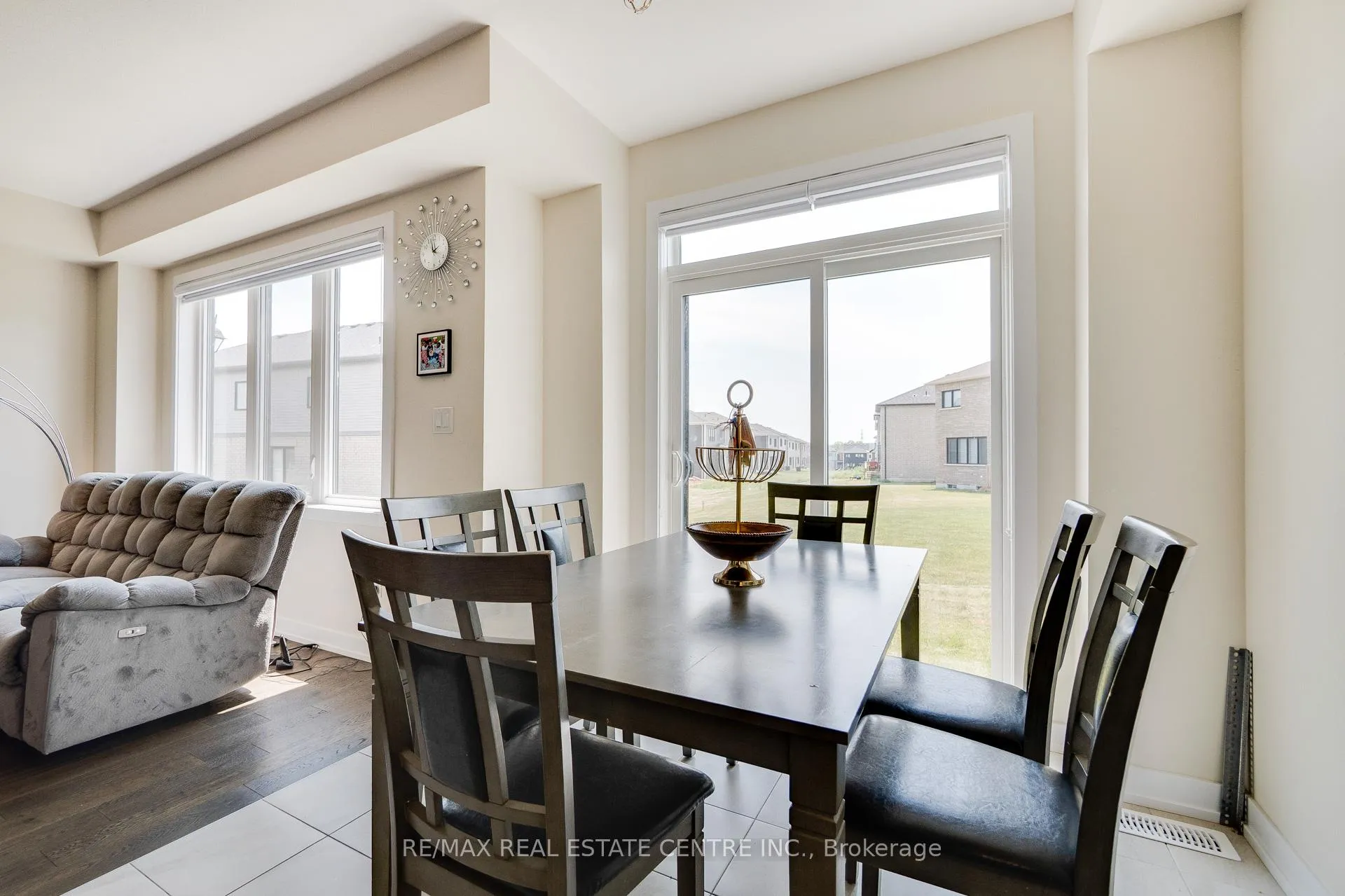 Photo 17 of 54 Lilac Circle, Haldimand — HOMEH