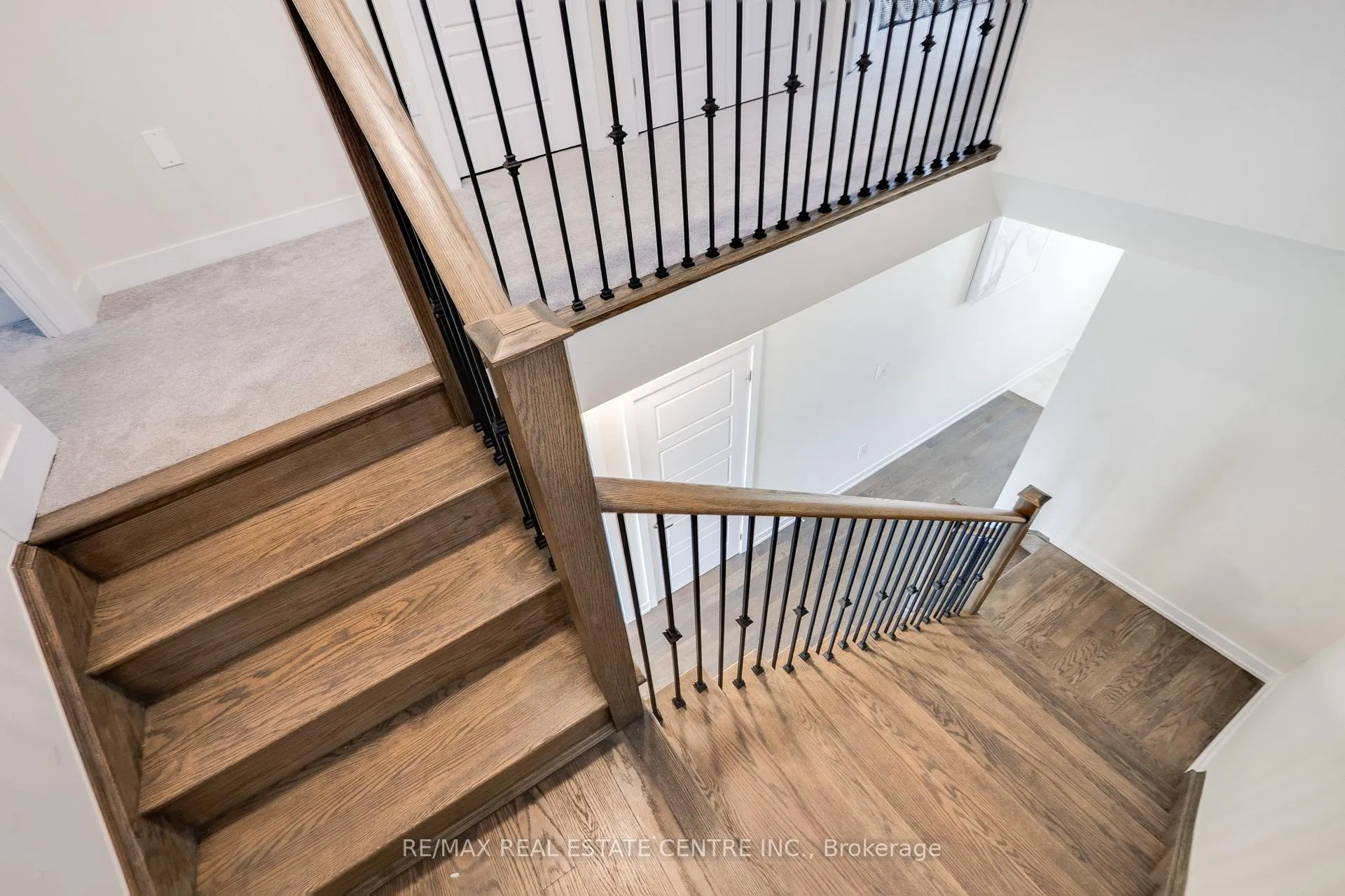 Photo 19 of 54 Lilac Circle, Haldimand — HOMEH