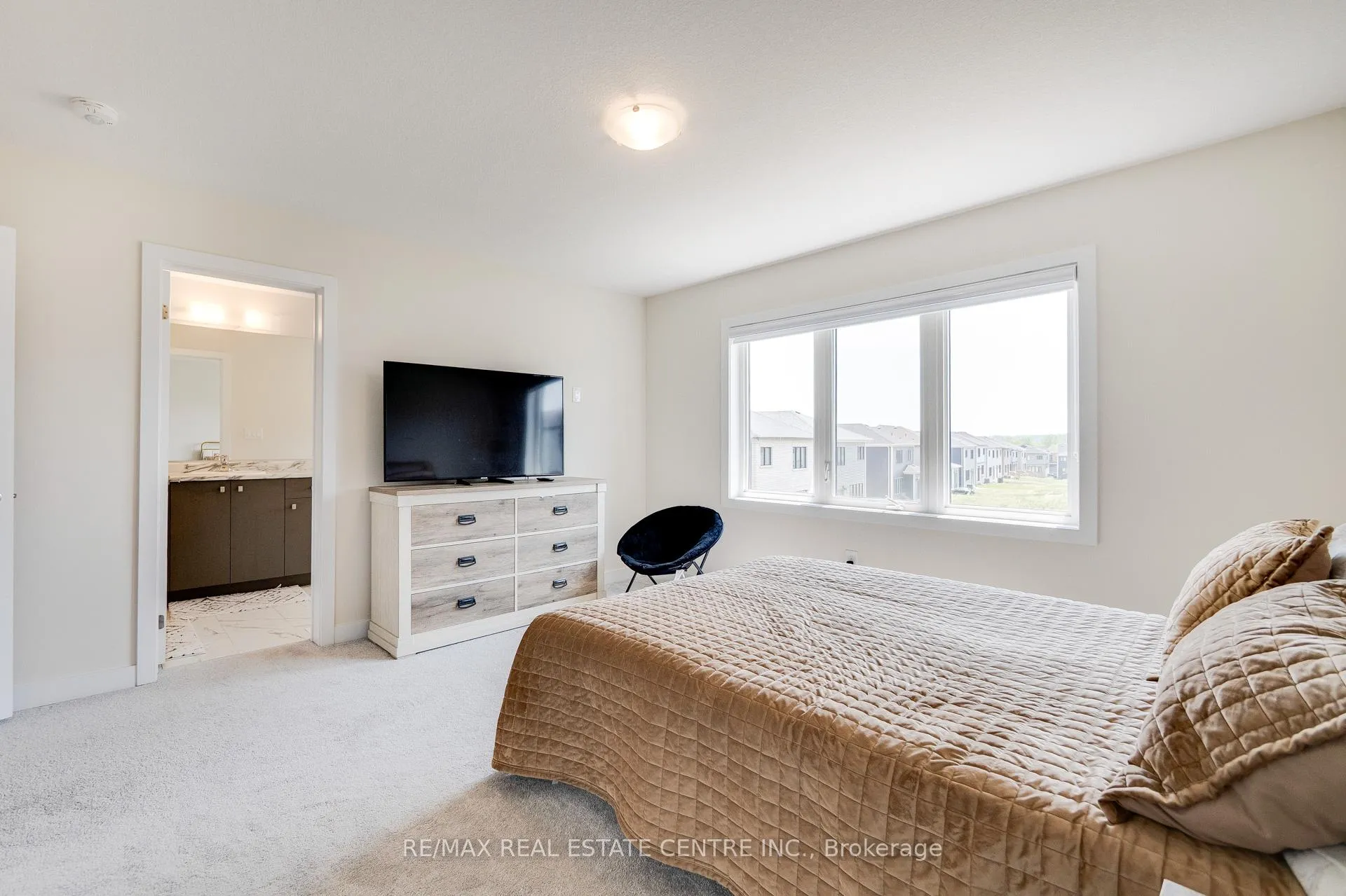 Photo 24 of 54 Lilac Circle, Haldimand — HOMEH