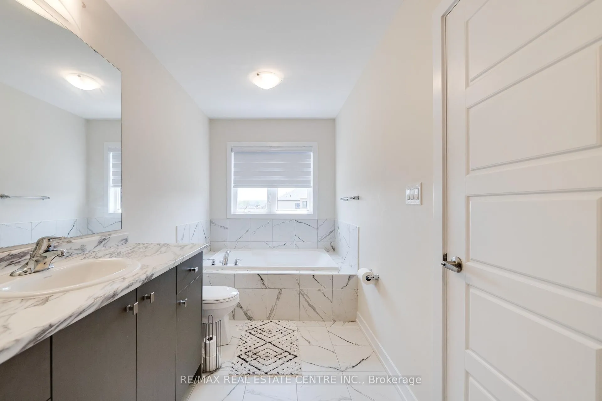 Photo 26 of 54 Lilac Circle, Haldimand — HOMEH