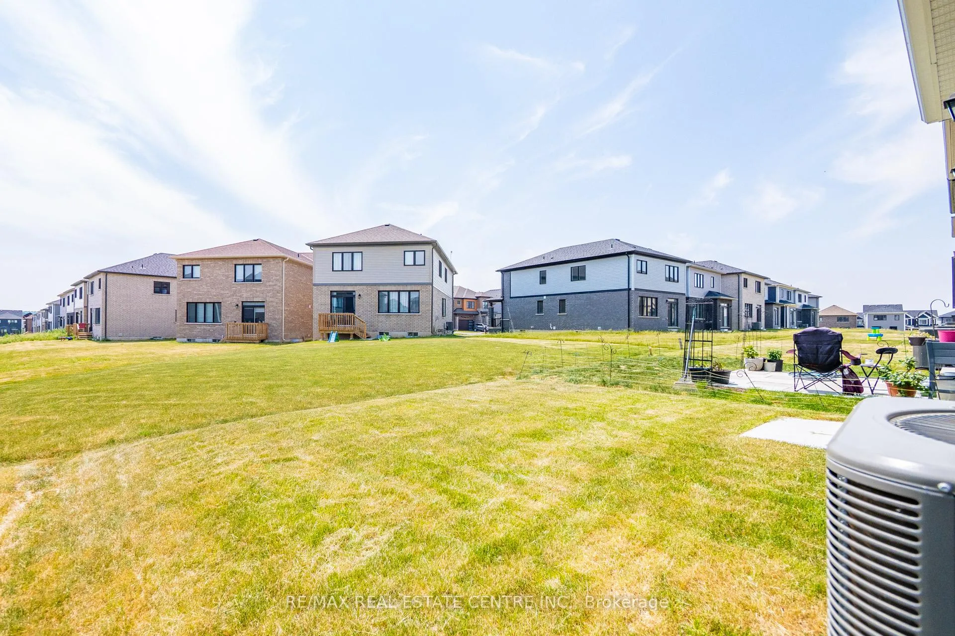 Photo 36 of 54 Lilac Circle, Haldimand — HOMEH