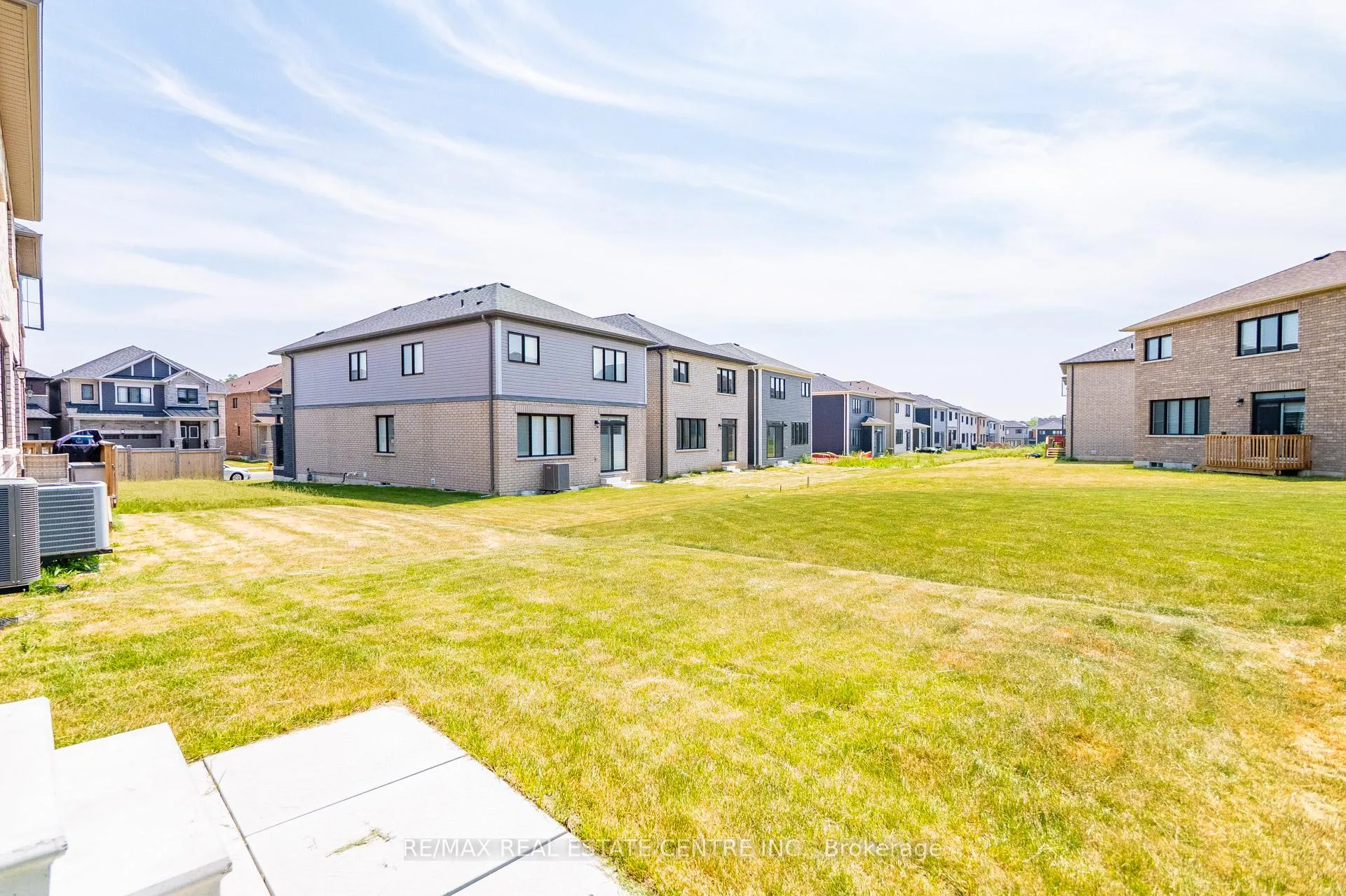 Photo 37 of 54 Lilac Circle, Haldimand — HOMEH