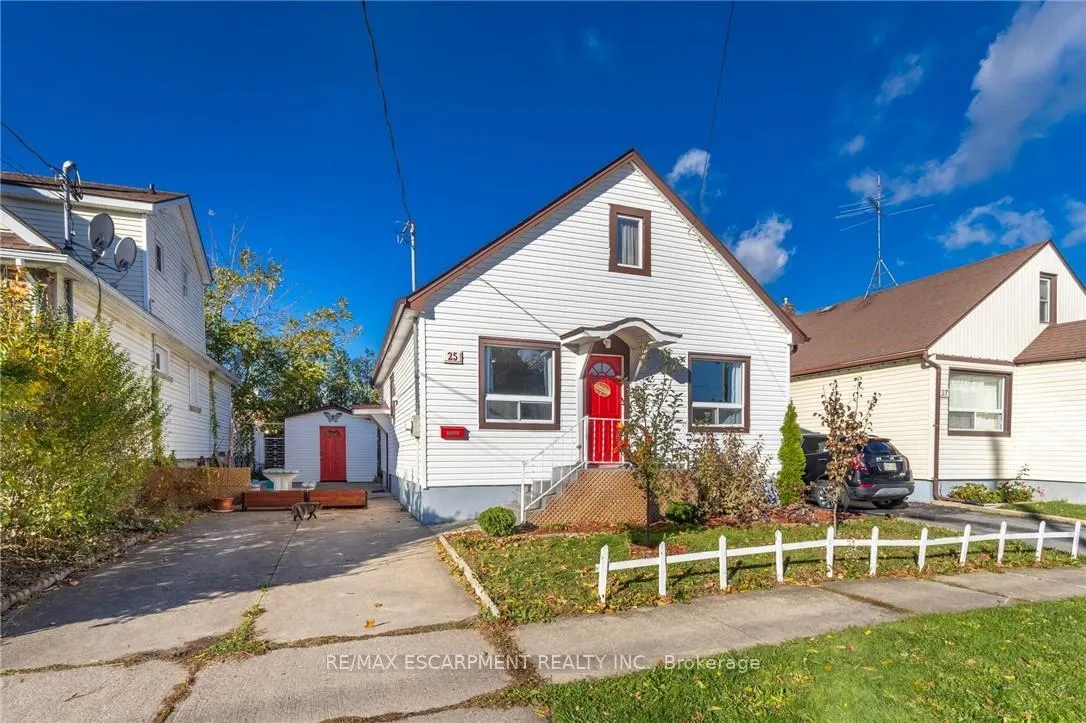 Photo 2 of 25 Augusta Avenue, St. Catharines, Facer — HOMEH