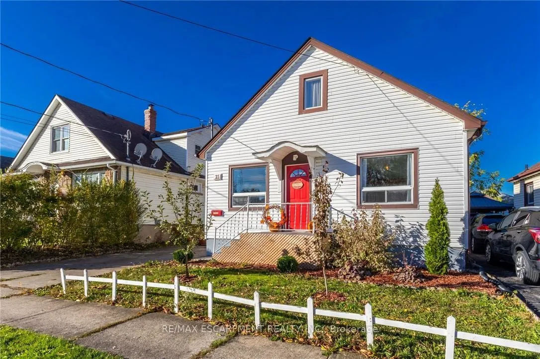 Photo 4 of 25 Augusta Avenue, St. Catharines, Facer — HOMEH