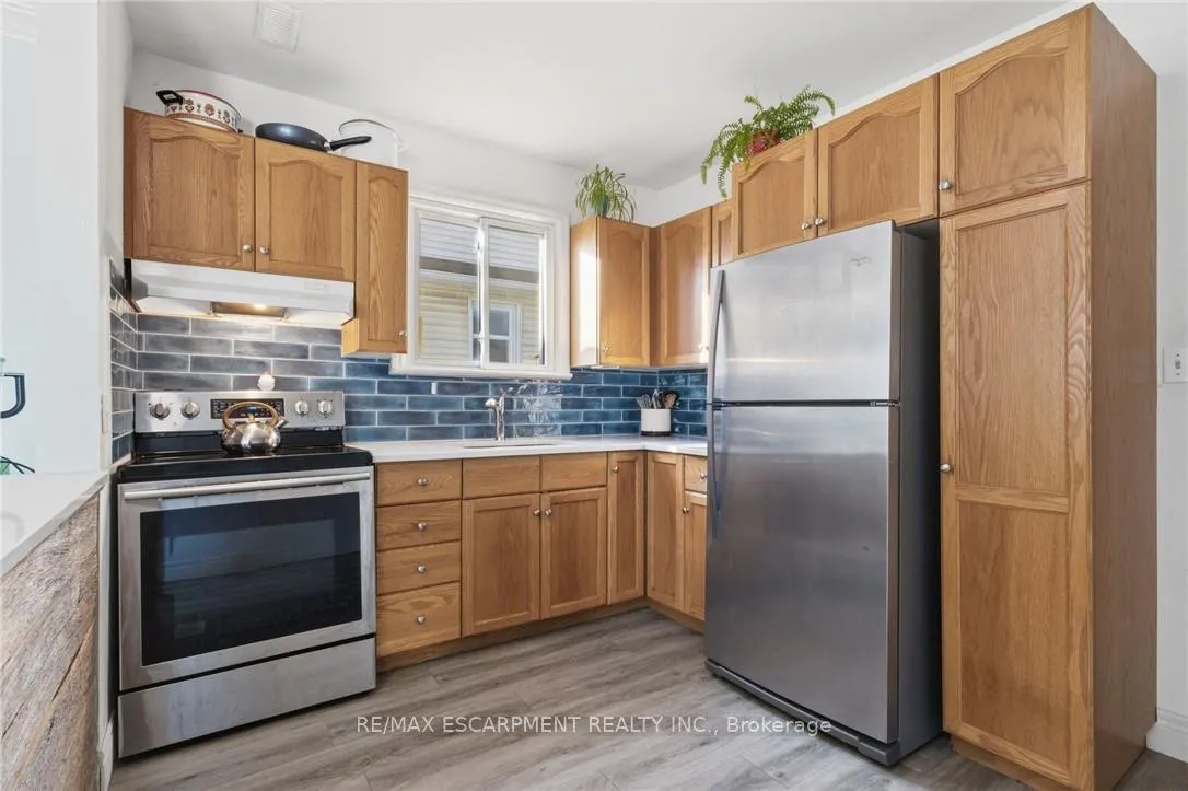 Photo 7 of 25 Augusta Avenue, St. Catharines, Facer — HOMEH