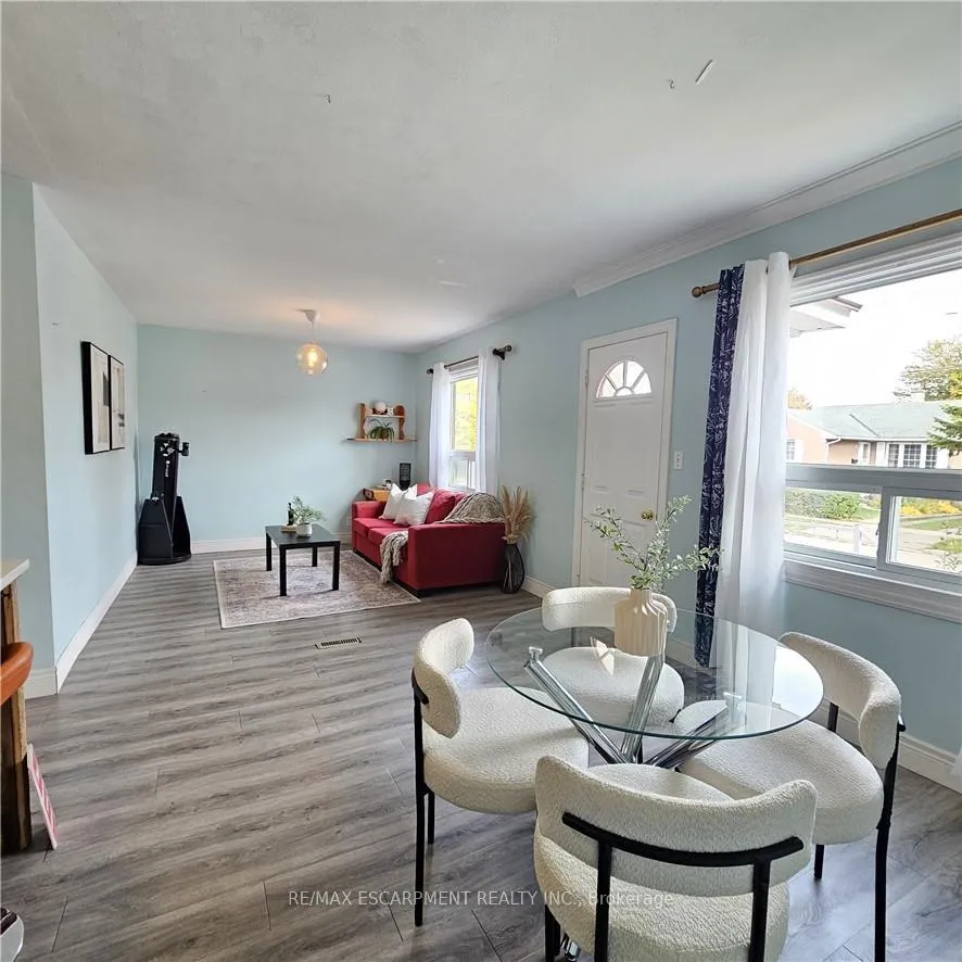 Photo 9 of 25 Augusta Avenue, St. Catharines, Facer — HOMEH
