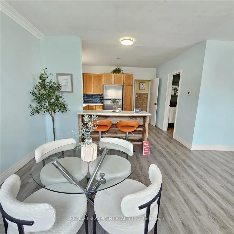Photo 11 of 25 Augusta Avenue, St. Catharines, Facer — HOMEH