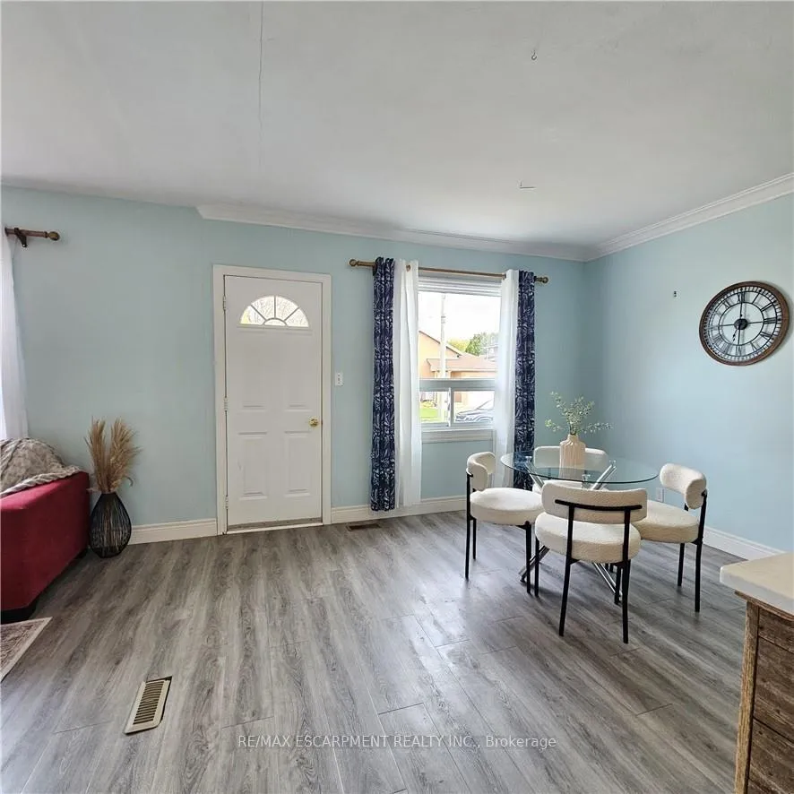 Photo 12 of 25 Augusta Avenue, St. Catharines, Facer — HOMEH