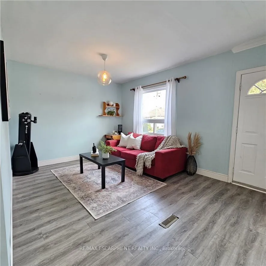 Photo 14 of 25 Augusta Avenue, St. Catharines, Facer — HOMEH