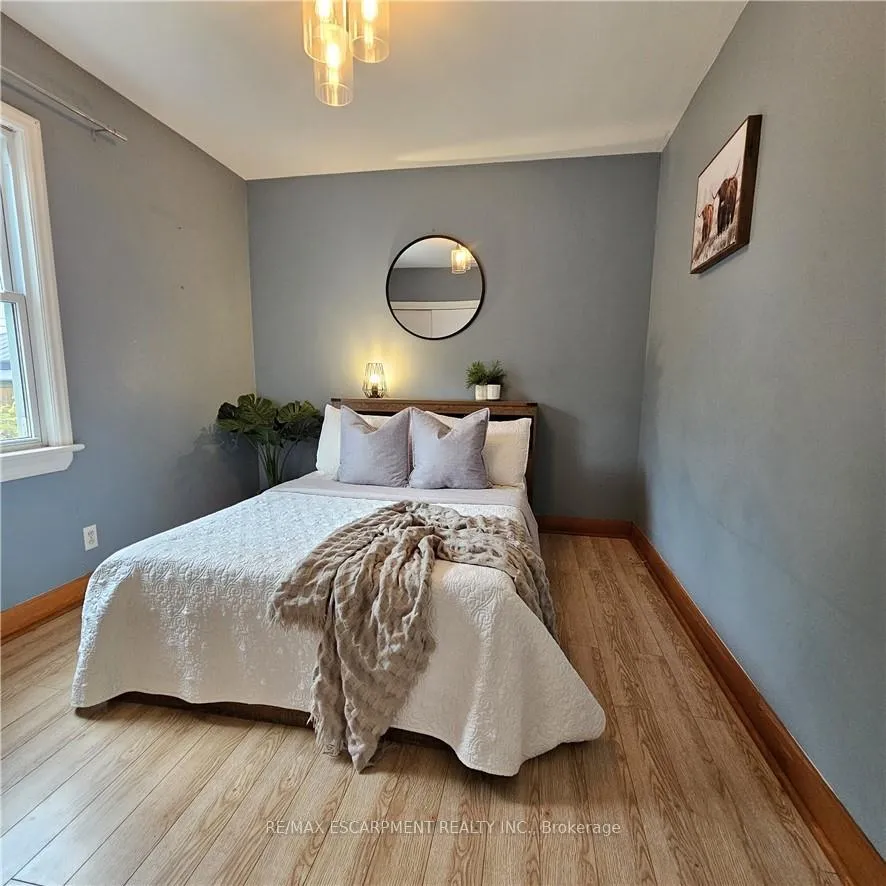 Photo 15 of 25 Augusta Avenue, St. Catharines, Facer — HOMEH