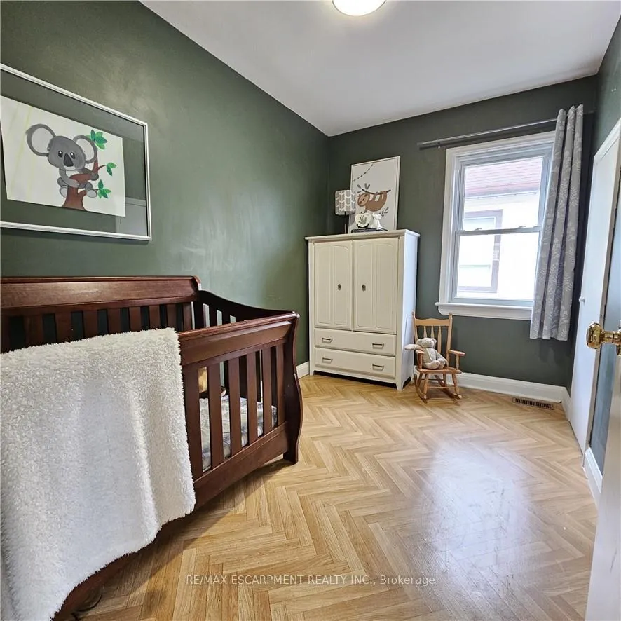 Photo 17 of 25 Augusta Avenue, St. Catharines, Facer — HOMEH