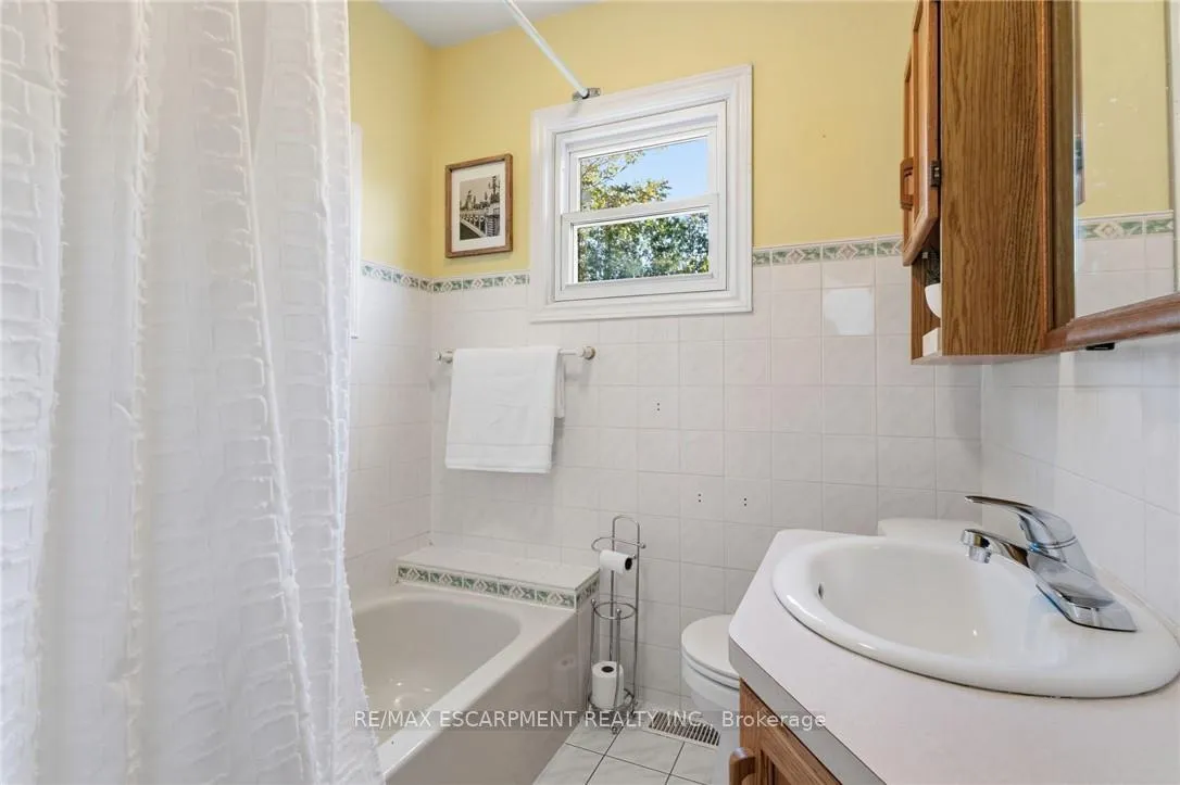 Photo 18 of 25 Augusta Avenue, St. Catharines, Facer — HOMEH