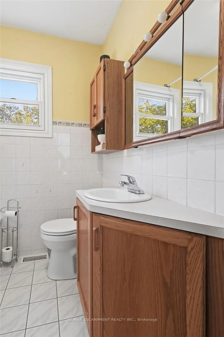 Photo 19 of 25 Augusta Avenue, St. Catharines, Facer — HOMEH