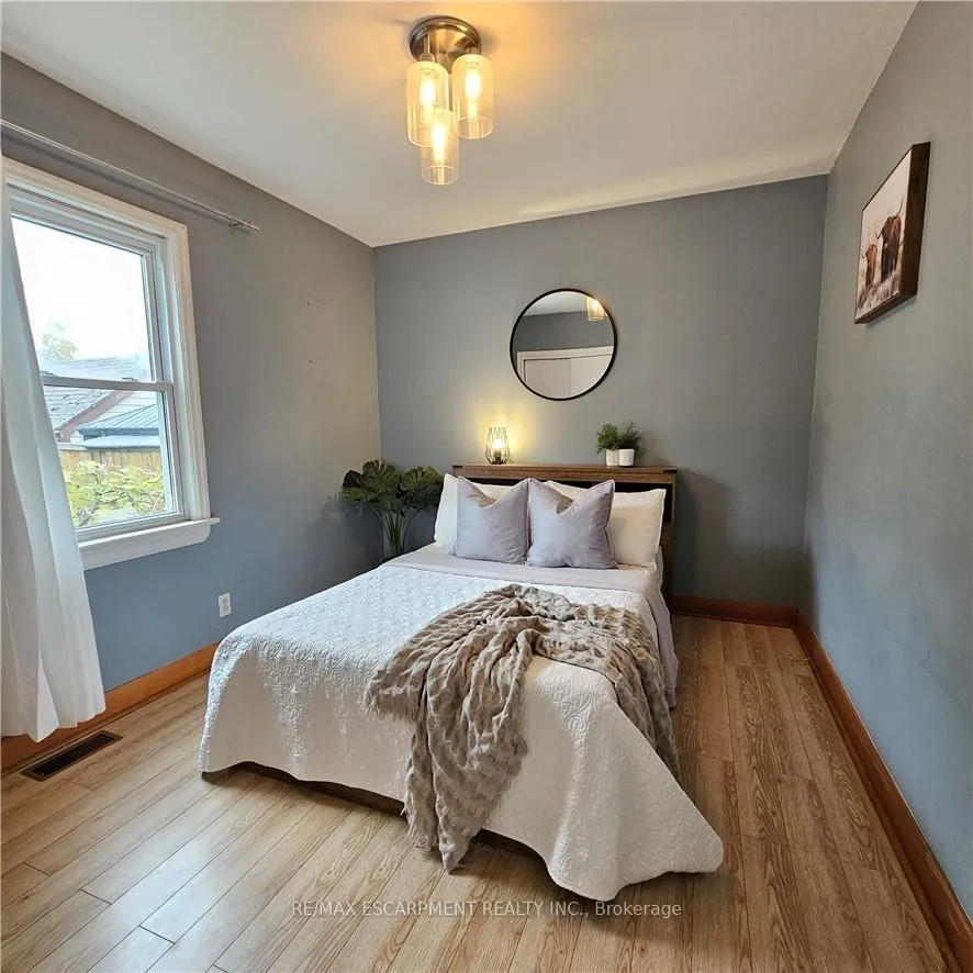 Photo 20 of 25 Augusta Avenue, St. Catharines, Facer — HOMEH