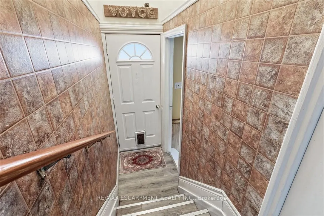 Photo 21 of 25 Augusta Avenue, St. Catharines, Facer — HOMEH