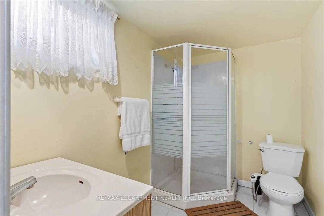 Photo 24 of 25 Augusta Avenue, St. Catharines, Facer — HOMEH