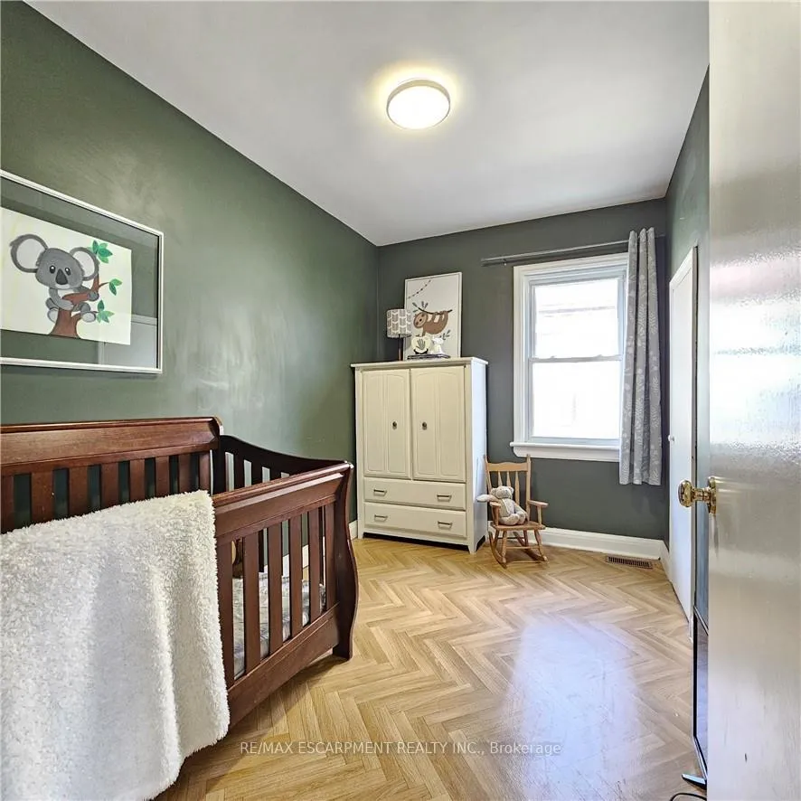 Photo 37 of 25 Augusta Avenue, St. Catharines, Facer — HOMEH