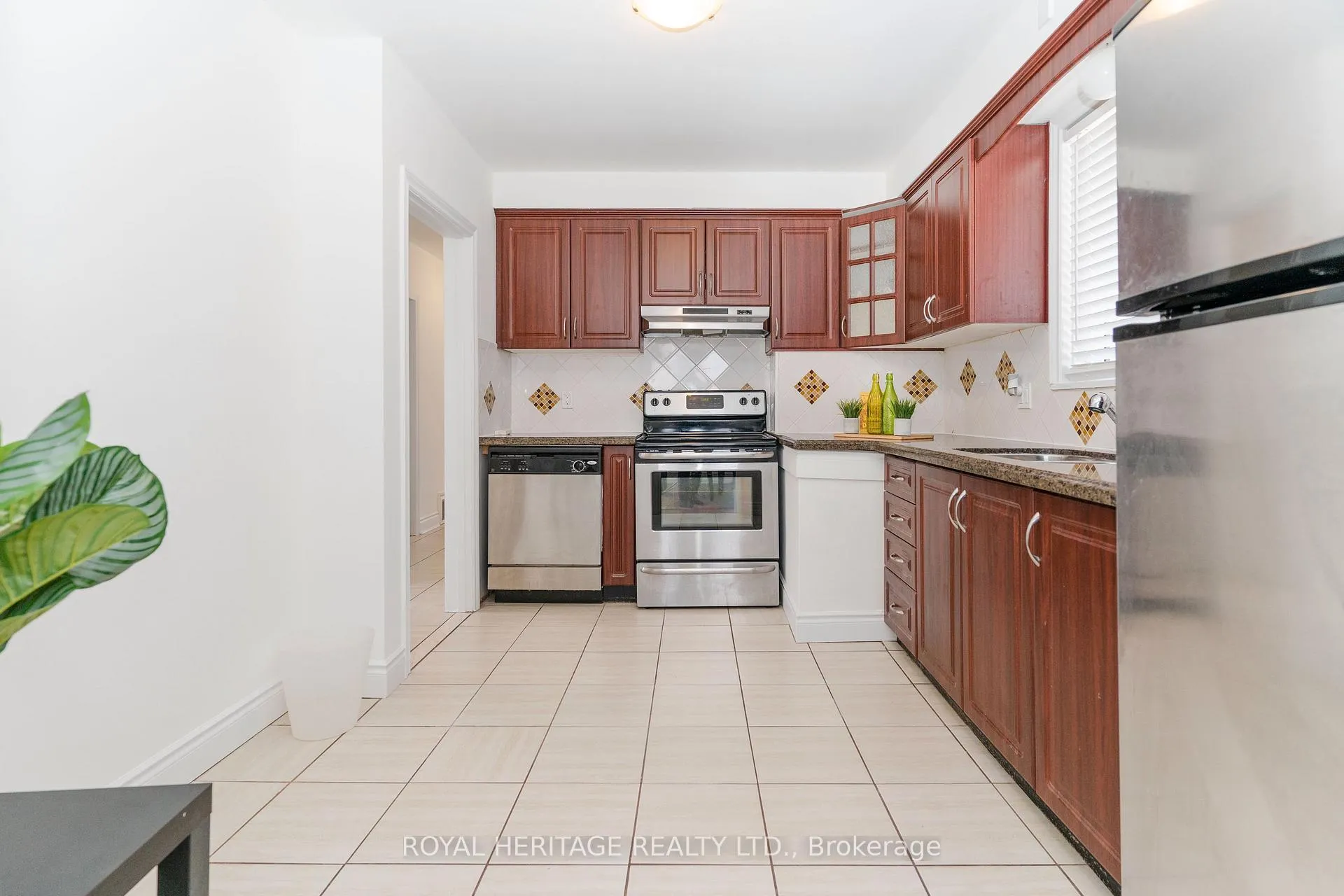 Photo 12 of 55 Bridgenorth Crescent, Etobicoke, Thistletown-Beaumonde Heights — HOMEH