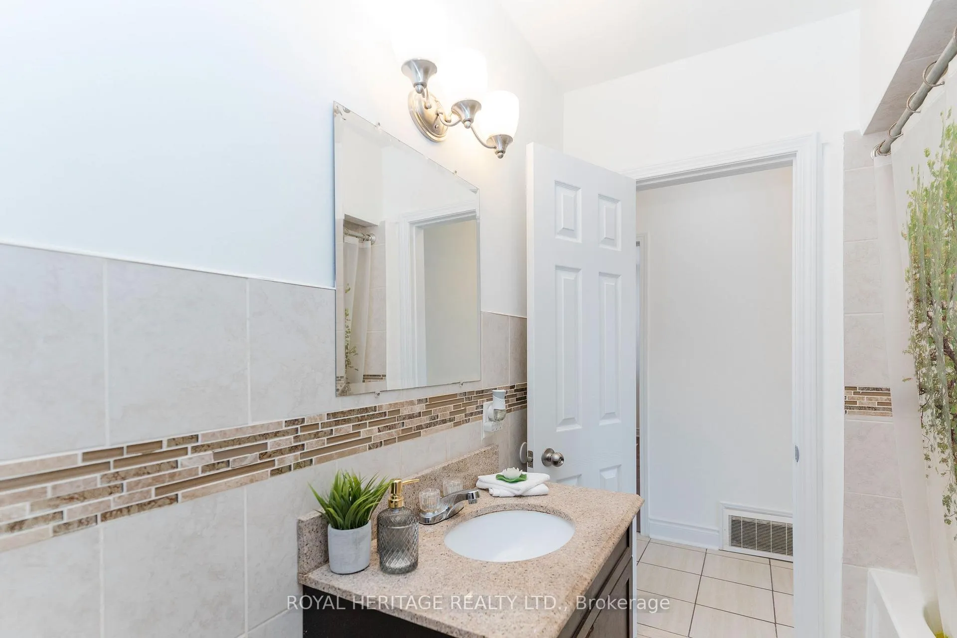 Photo 20 of 55 Bridgenorth Crescent, Etobicoke, Thistletown-Beaumonde Heights — HOMEH