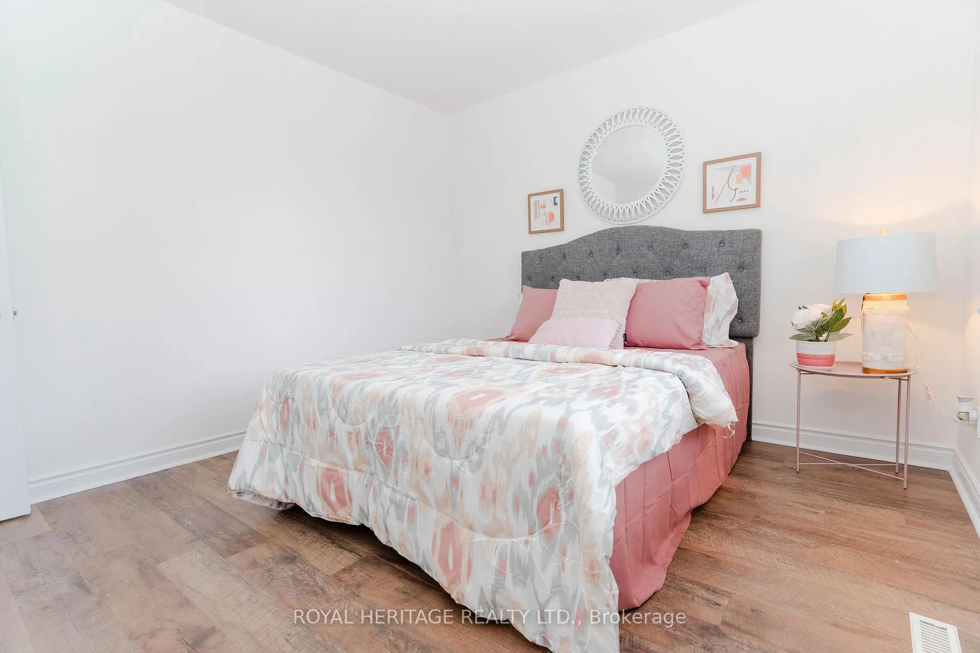 Photo 22 of 55 Bridgenorth Crescent, Etobicoke, Thistletown-Beaumonde Heights — HOMEH