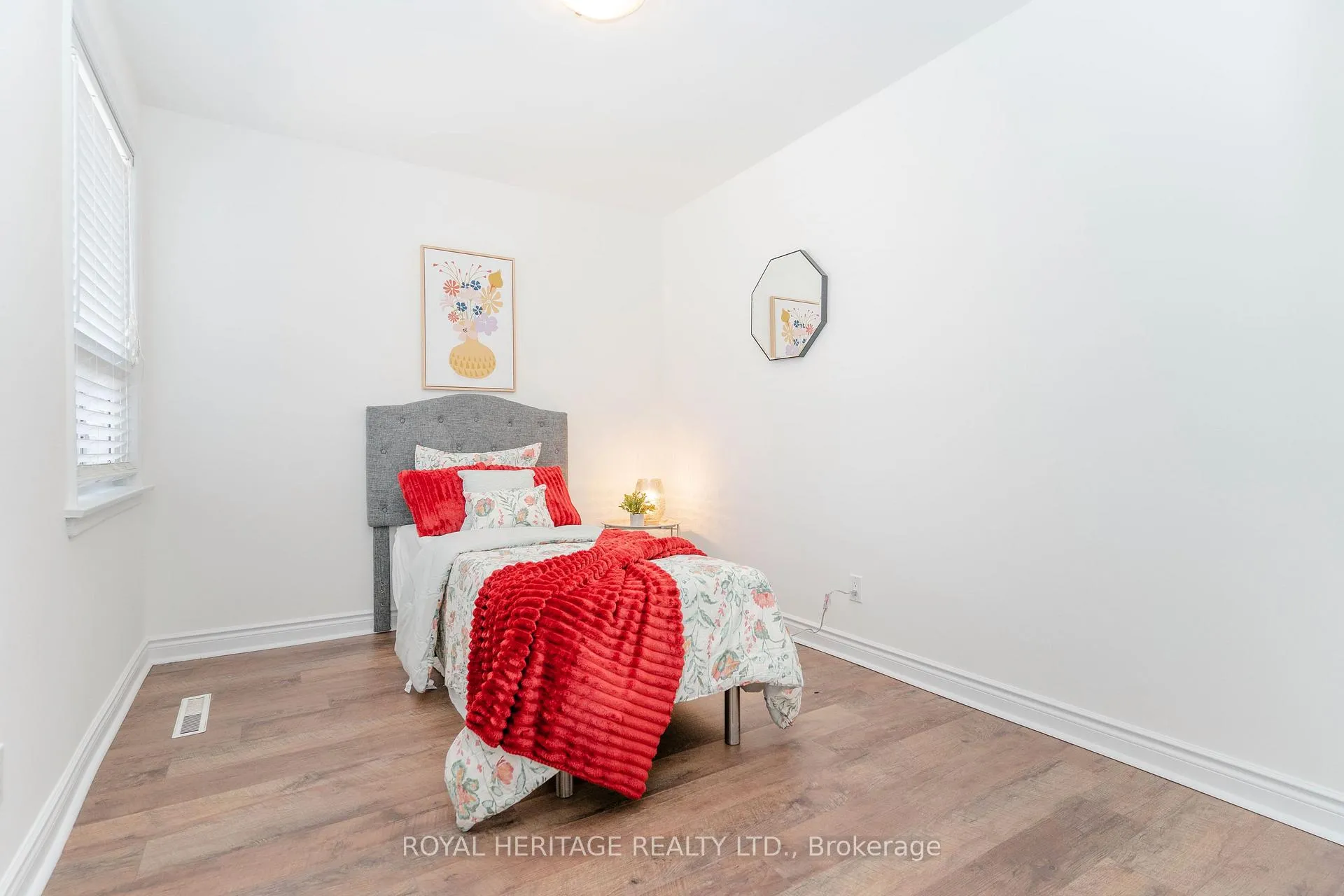 Photo 25 of 55 Bridgenorth Crescent, Etobicoke, Thistletown-Beaumonde Heights — HOMEH