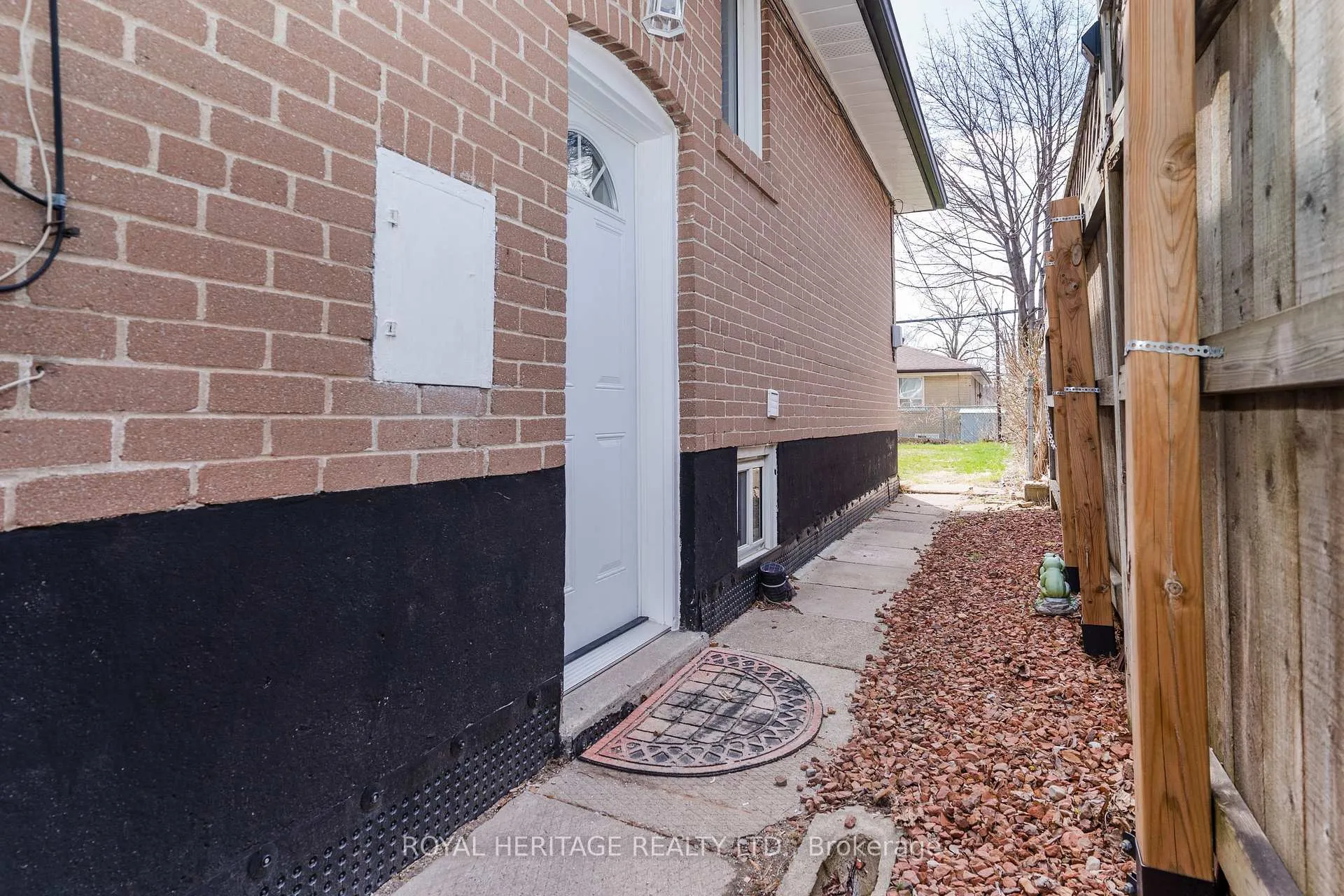 Photo 26 of 55 Bridgenorth Crescent, Etobicoke, Thistletown-Beaumonde Heights — HOMEH