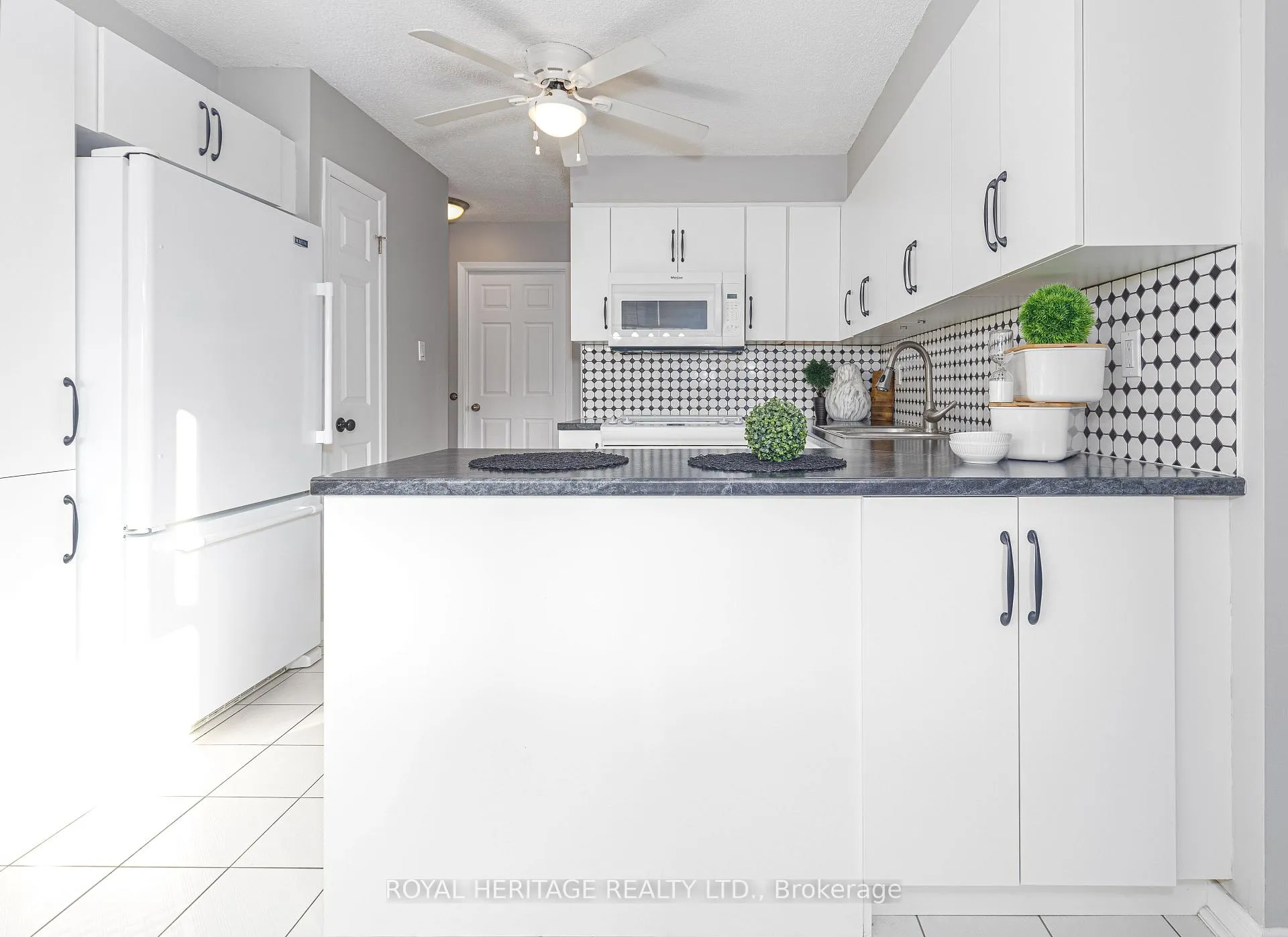 Photo 11 of Unit 201, 80 Athol Street, Oshawa, Central — HOMEH