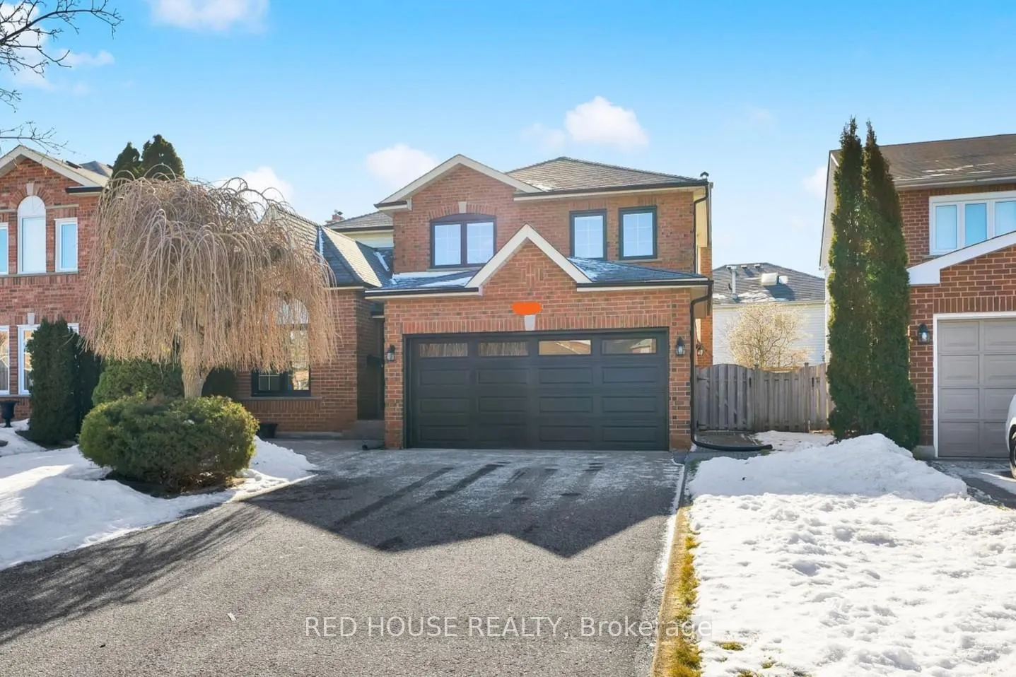 Photo 2 of 985 Sandcliff Drive, Oshawa, Pinecrest — HOMEH