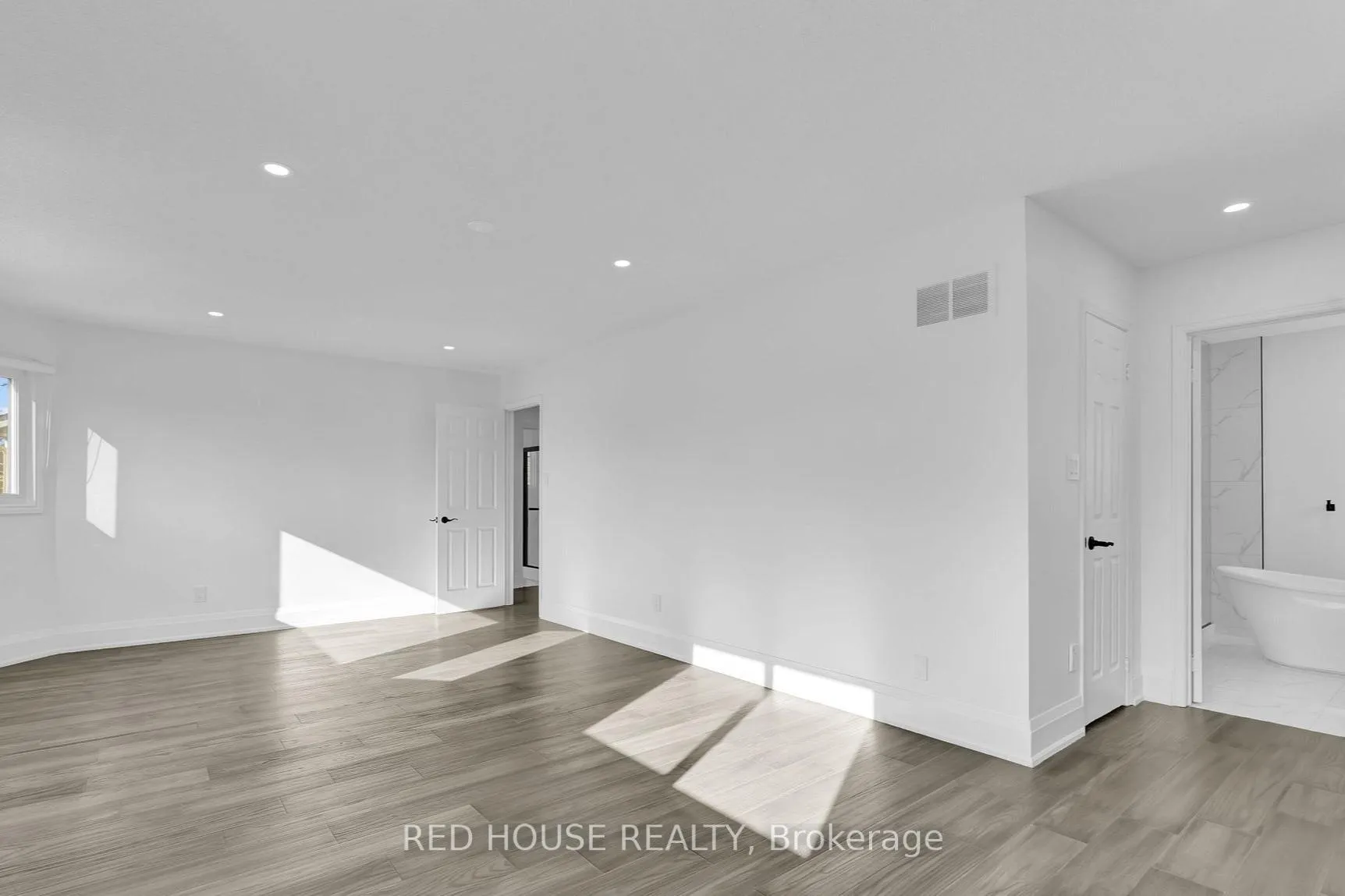 Photo 6 of 985 Sandcliff Drive, Oshawa, Pinecrest — HOMEH