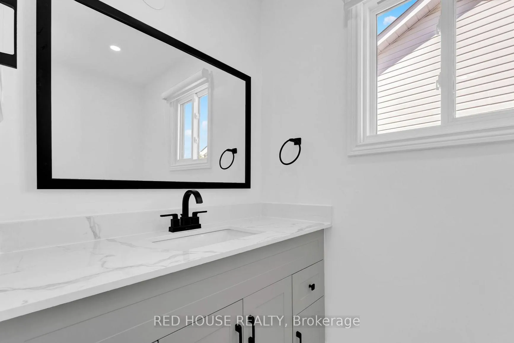 Photo 10 of 985 Sandcliff Drive, Oshawa, Pinecrest — HOMEH