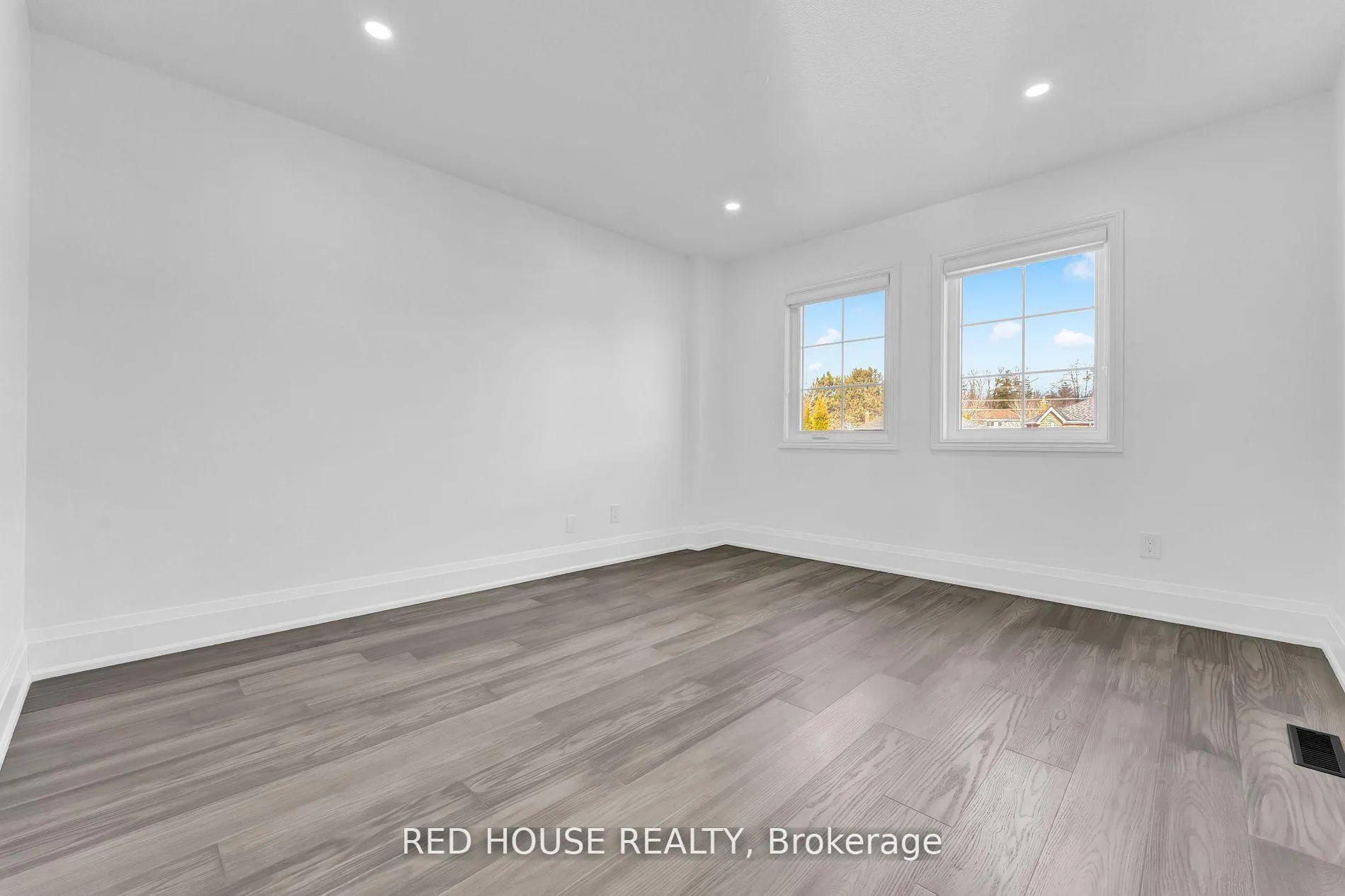 Photo 12 of 985 Sandcliff Drive, Oshawa, Pinecrest — HOMEH