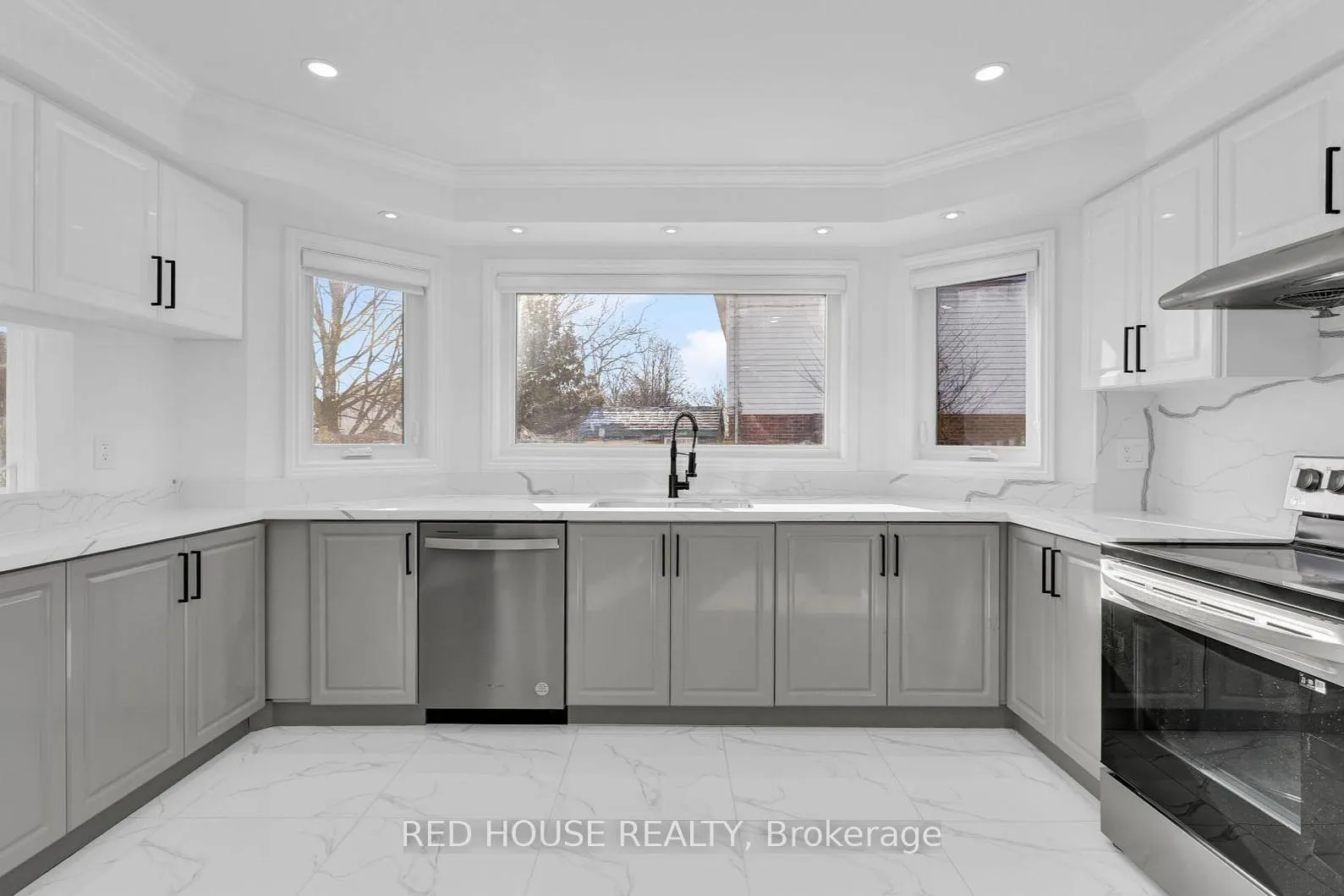 Photo 24 of 985 Sandcliff Drive, Oshawa, Pinecrest — HOMEH