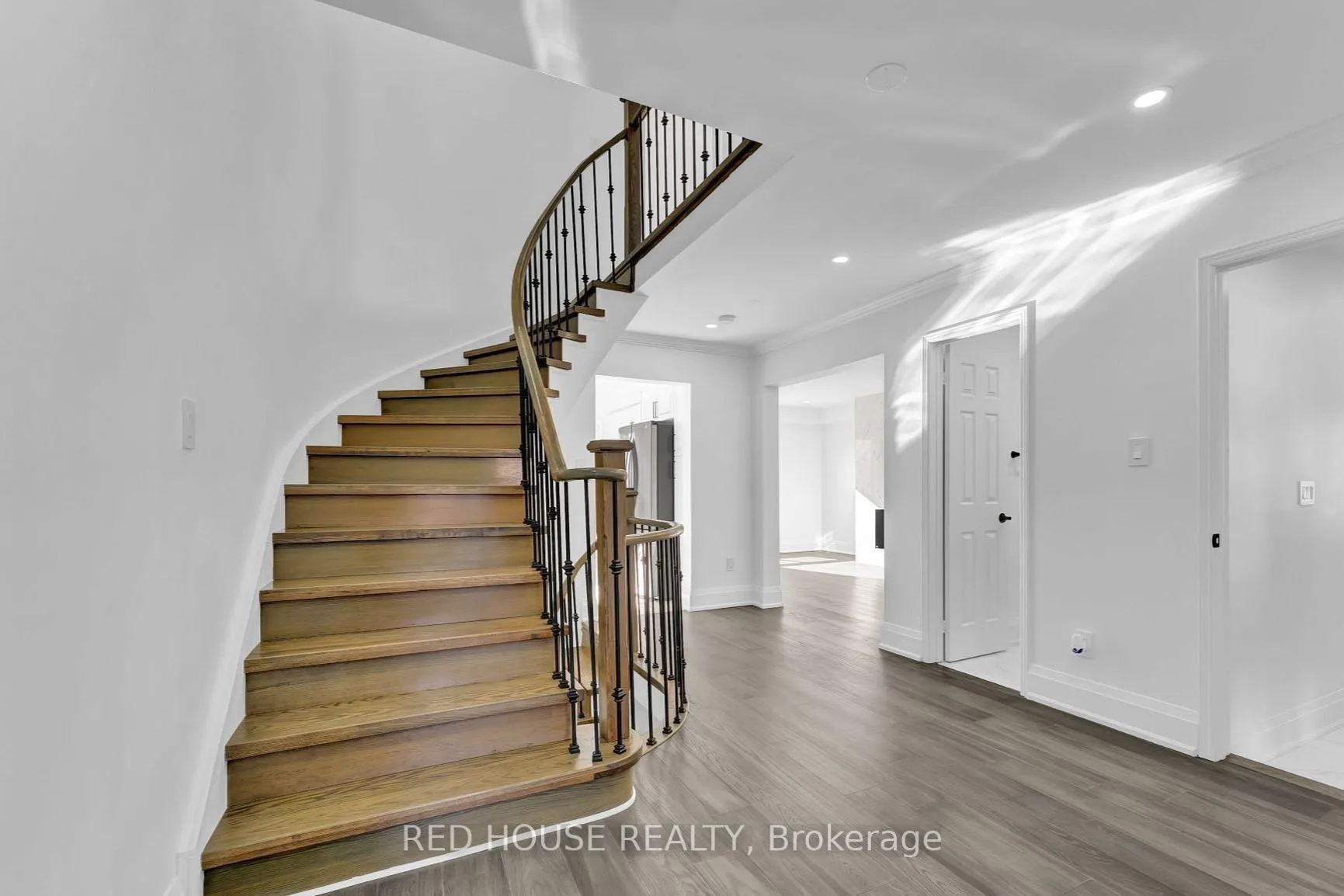 Photo 33 of 985 Sandcliff Drive, Oshawa, Pinecrest — HOMEH