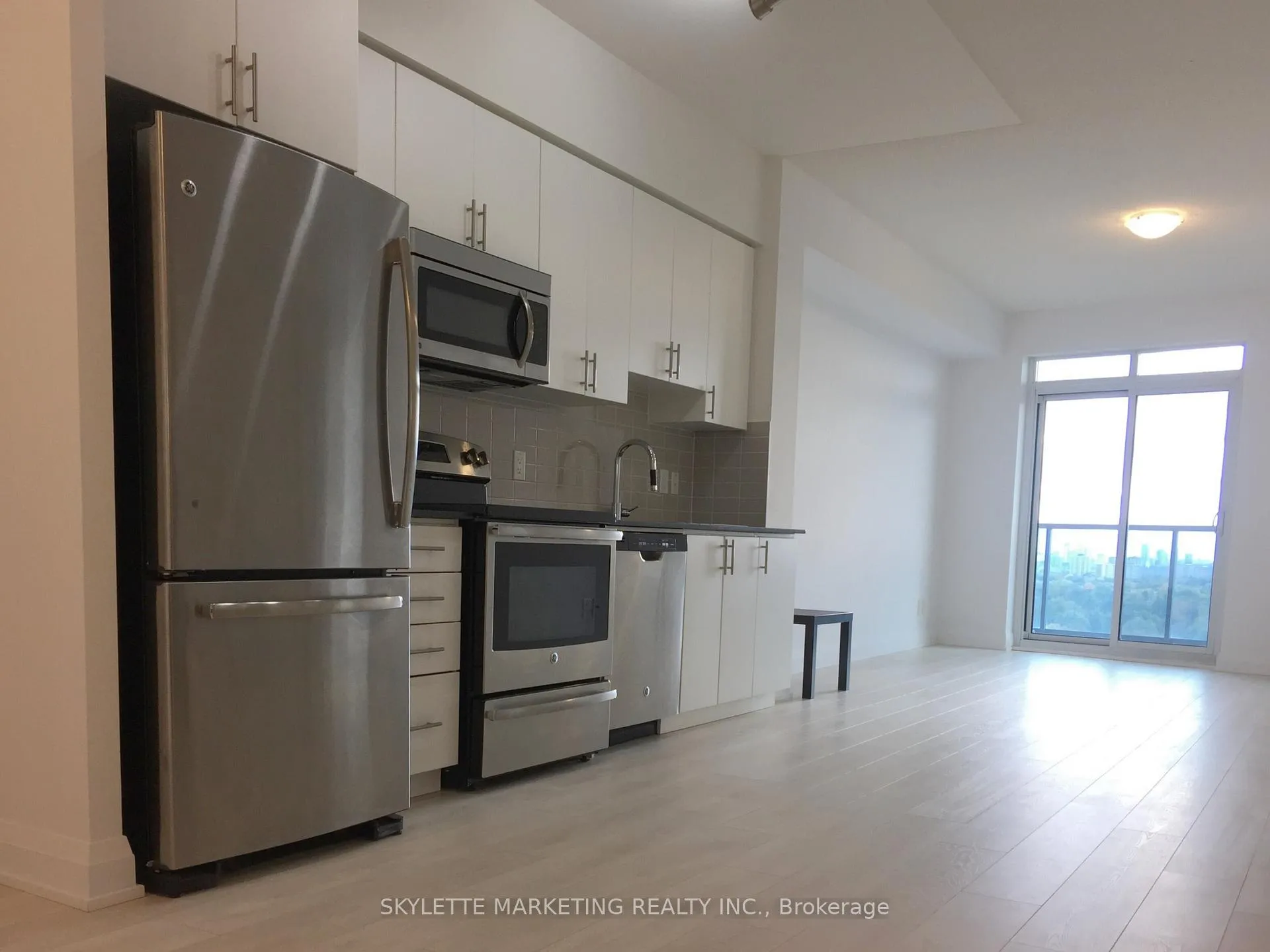 Photo 6 of Unit #1427, 7161 Yonge Street, Markham, Thornhill — HOMEH