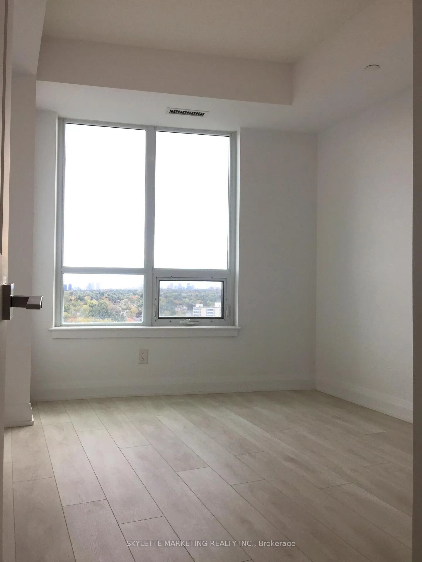 Photo 7 of Unit #1427, 7161 Yonge Street, Markham, Thornhill — HOMEH