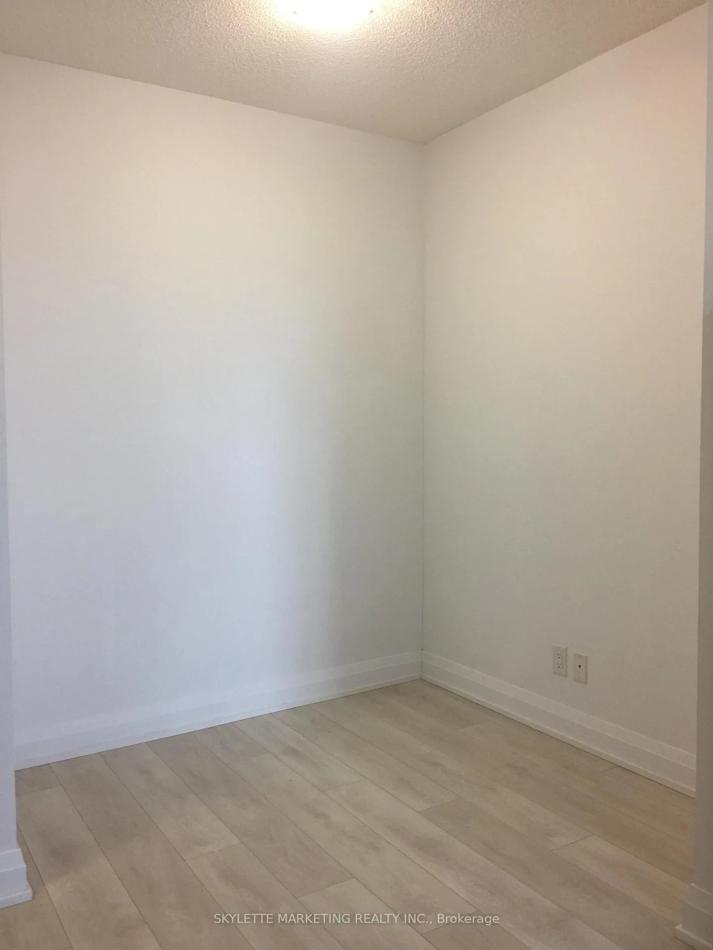 Photo 8 of Unit #1427, 7161 Yonge Street, Markham, Thornhill — HOMEH