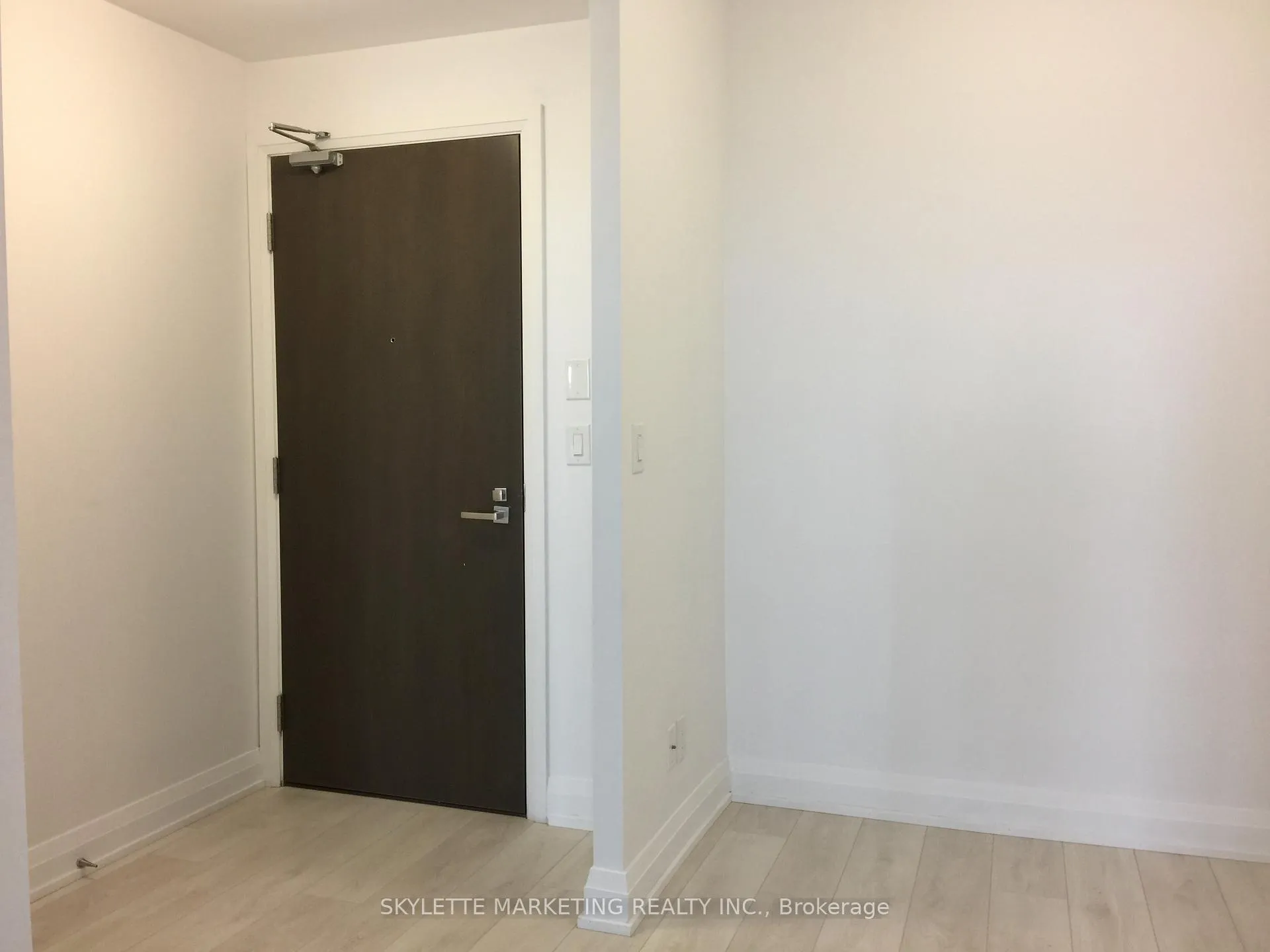 Photo 9 of Unit #1427, 7161 Yonge Street, Markham, Thornhill — HOMEH