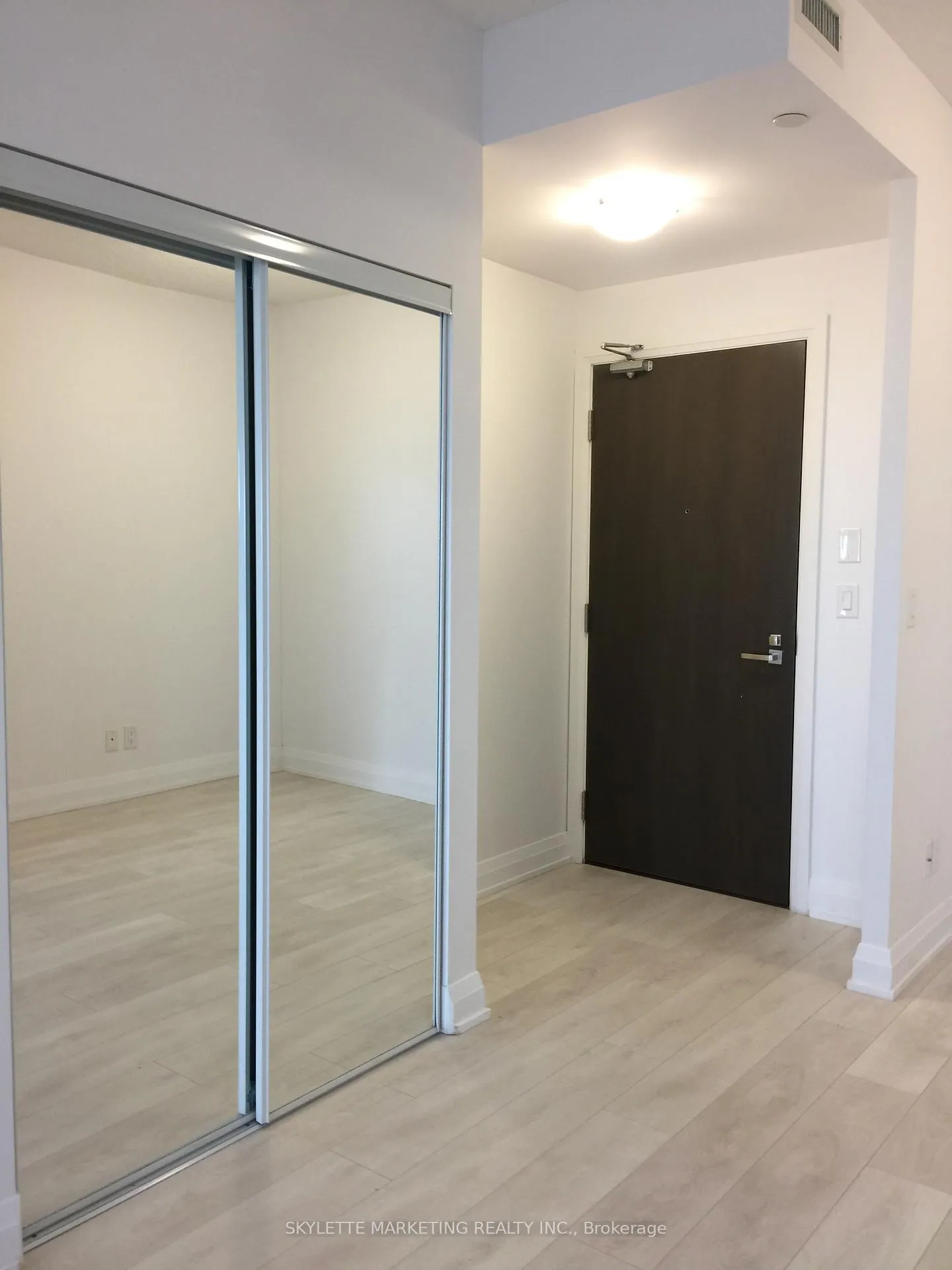 Photo 10 of Unit #1427, 7161 Yonge Street, Markham, Thornhill — HOMEH