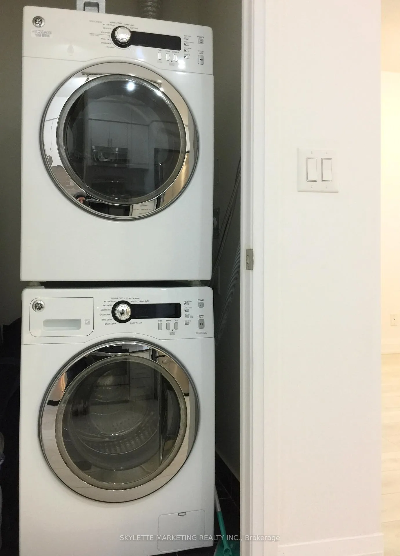 Photo 12 of Unit #1427, 7161 Yonge Street, Markham, Thornhill — HOMEH