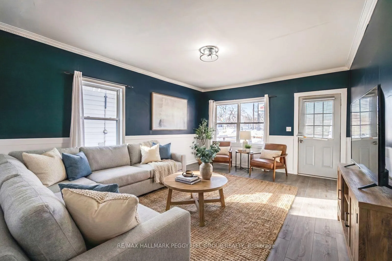 Photo 2 of 221 Barrie Road, Orillia — HOMEH