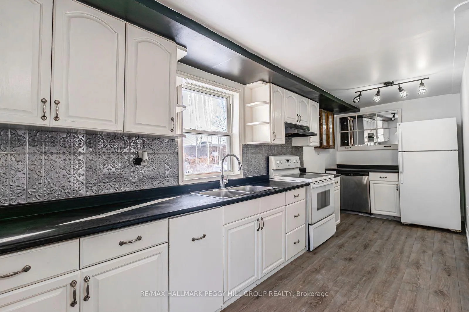 Photo 4 of 221 Barrie Road, Orillia — HOMEH