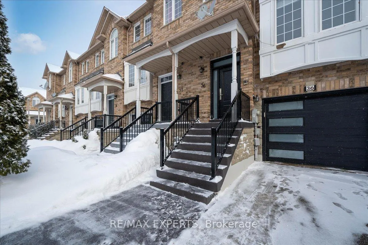 Photo 4 of Unit 36, 165 Fieldstone Drive, Vaughan, East Woodbridge — HOMEH