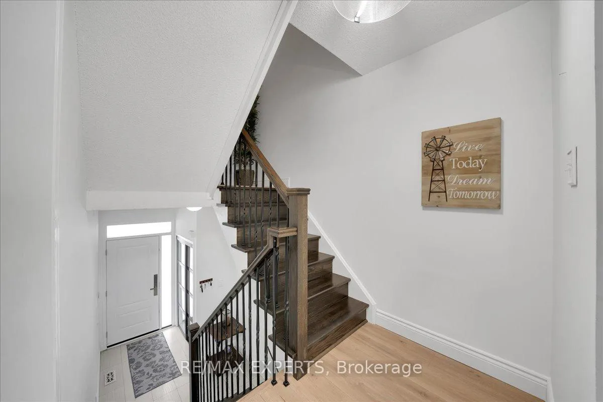 Photo 7 of Unit 36, 165 Fieldstone Drive, Vaughan, East Woodbridge — HOMEH