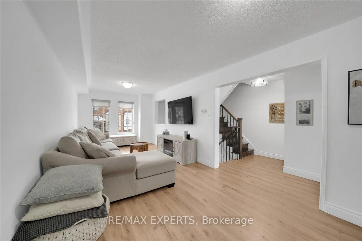 Photo 11 of Unit 36, 165 Fieldstone Drive, Vaughan, East Woodbridge — HOMEH