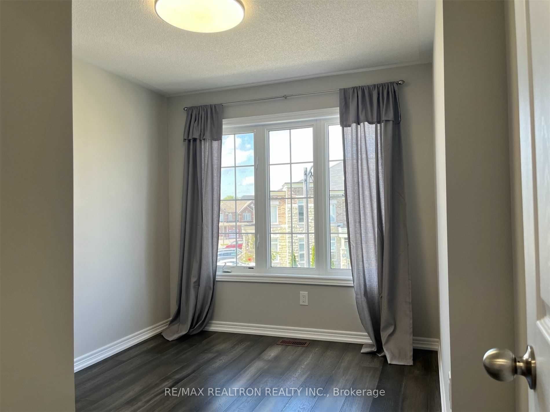Photo 17 of 71 Fimco Crescent, Markham, Greensborough — HOMEH