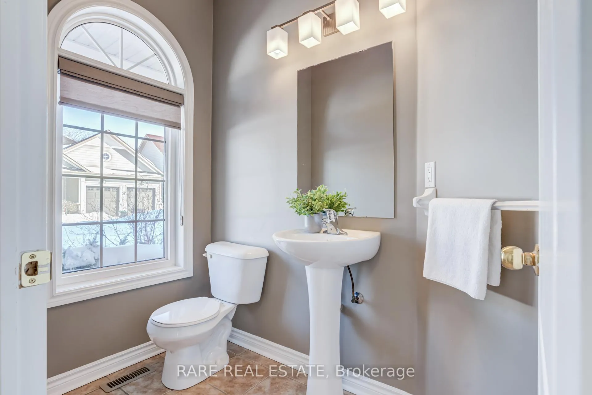 Photo 10 of 39 Waterfront Circle, Collingwood — HOMEH