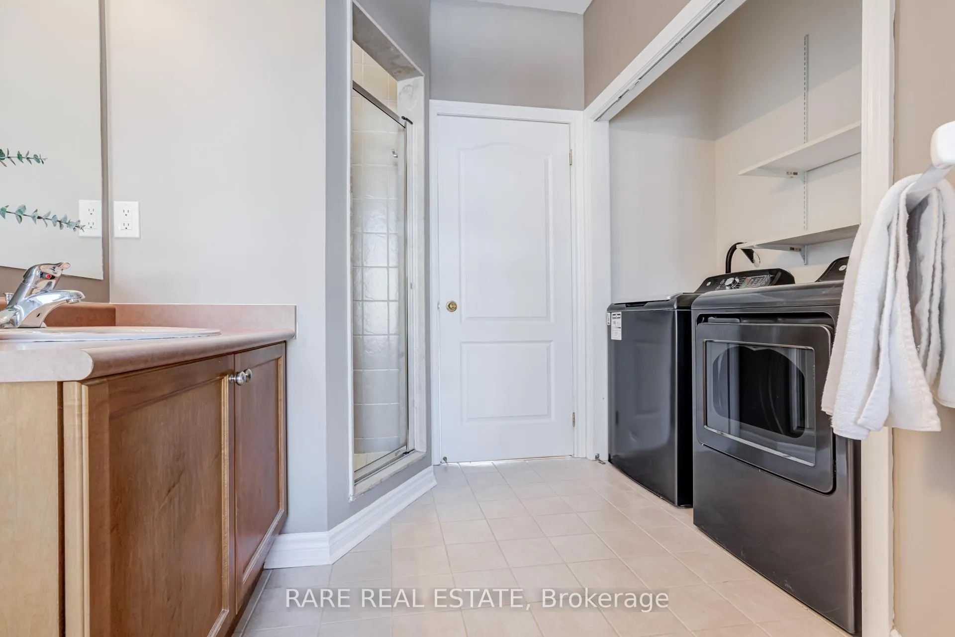 Photo 18 of 39 Waterfront Circle, Collingwood — HOMEH